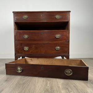Antique 18th Century Chest Of Drawers In Mahogany