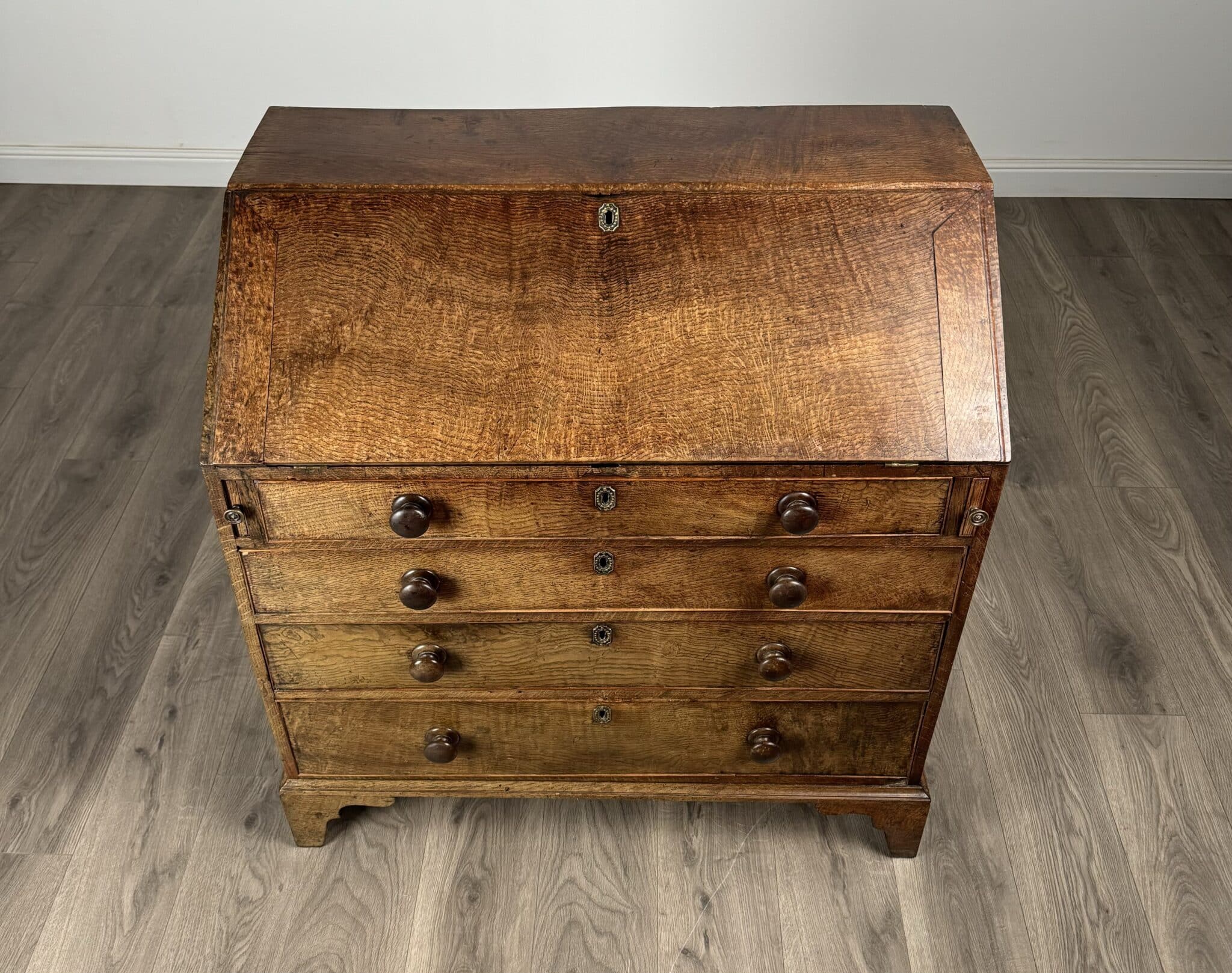 Antique 18th Century Good Quality Bureau In Oak
