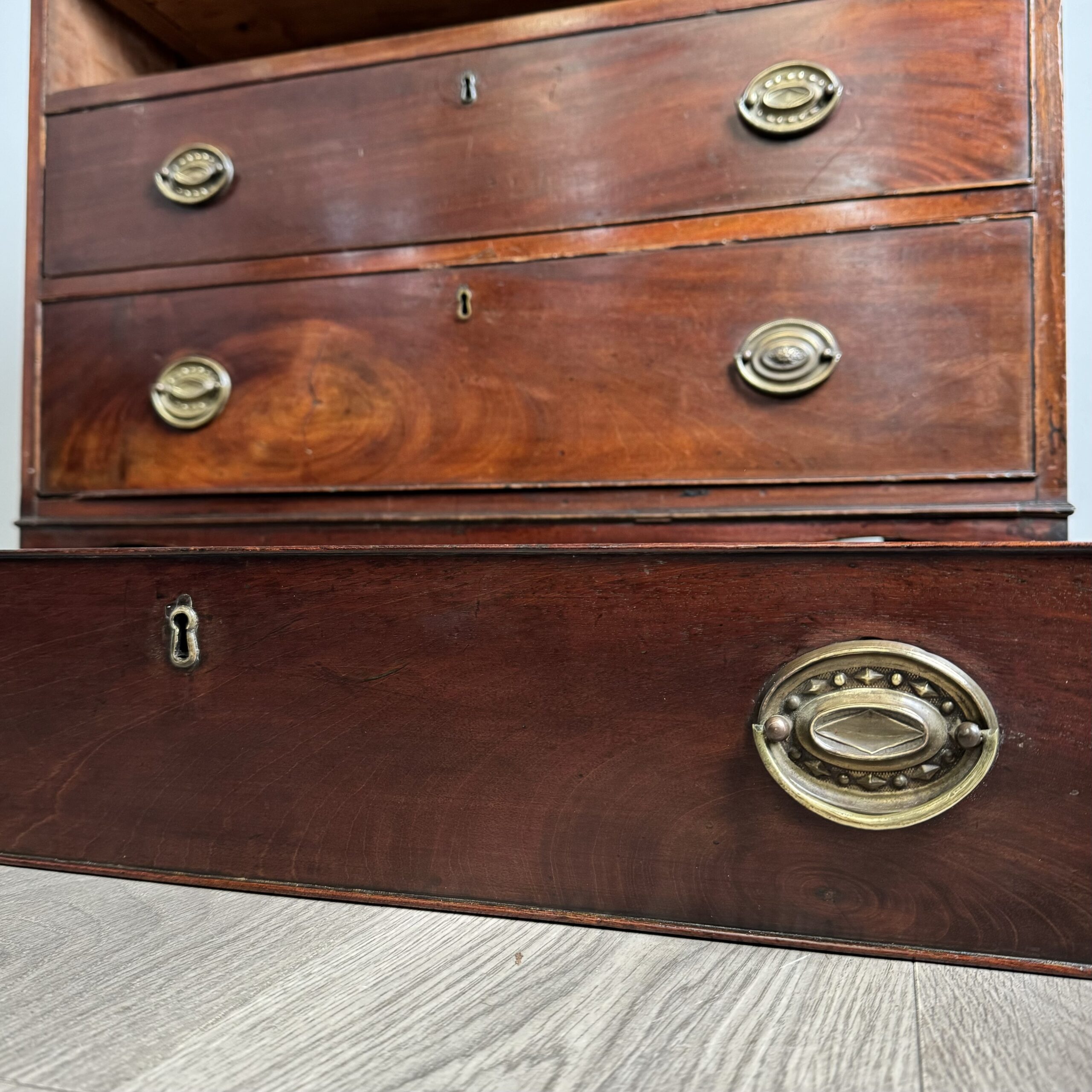 Antique 18th Century Chest Of Drawers In Mahogany