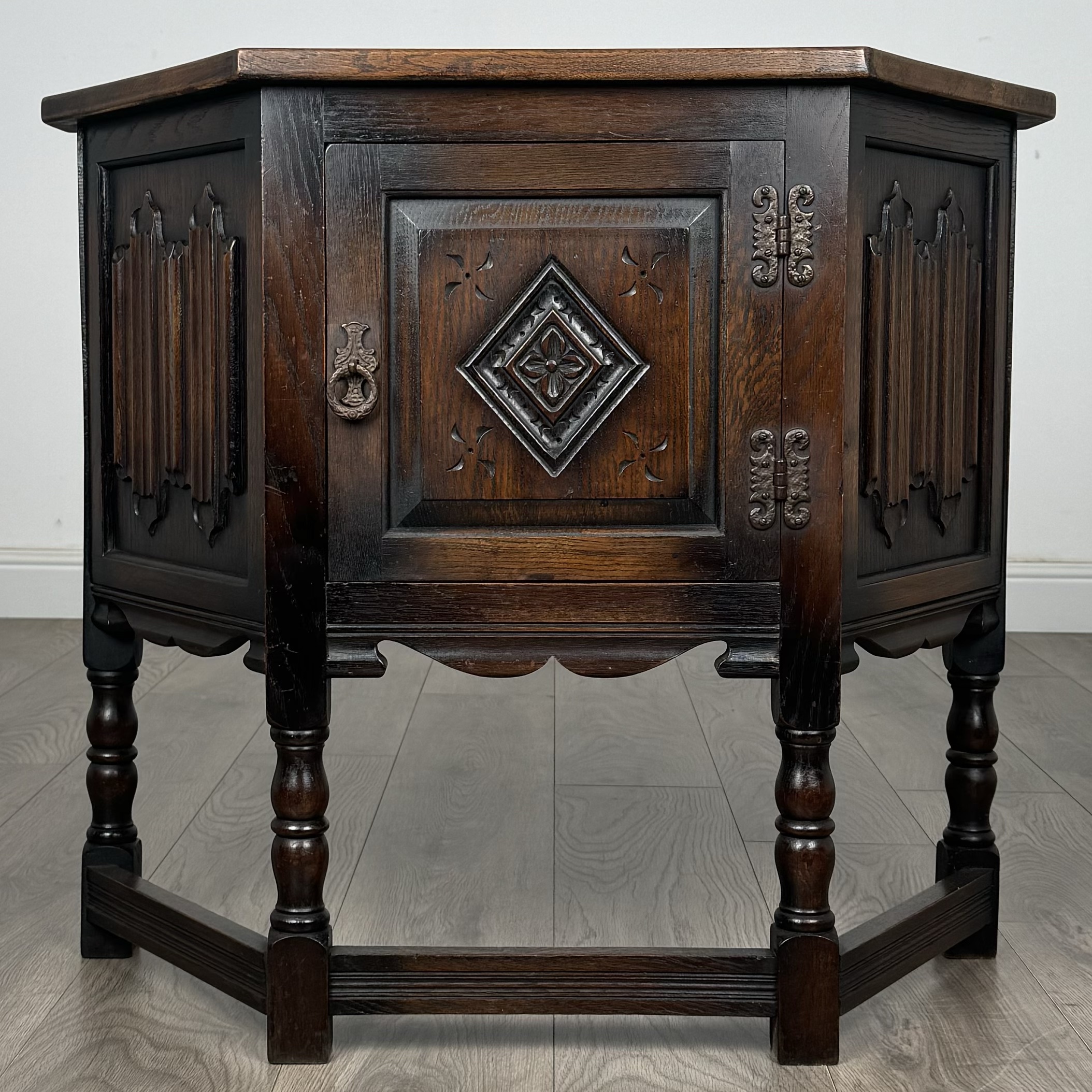 Antique Small 20th Century Old Charm Cupboard In Oak