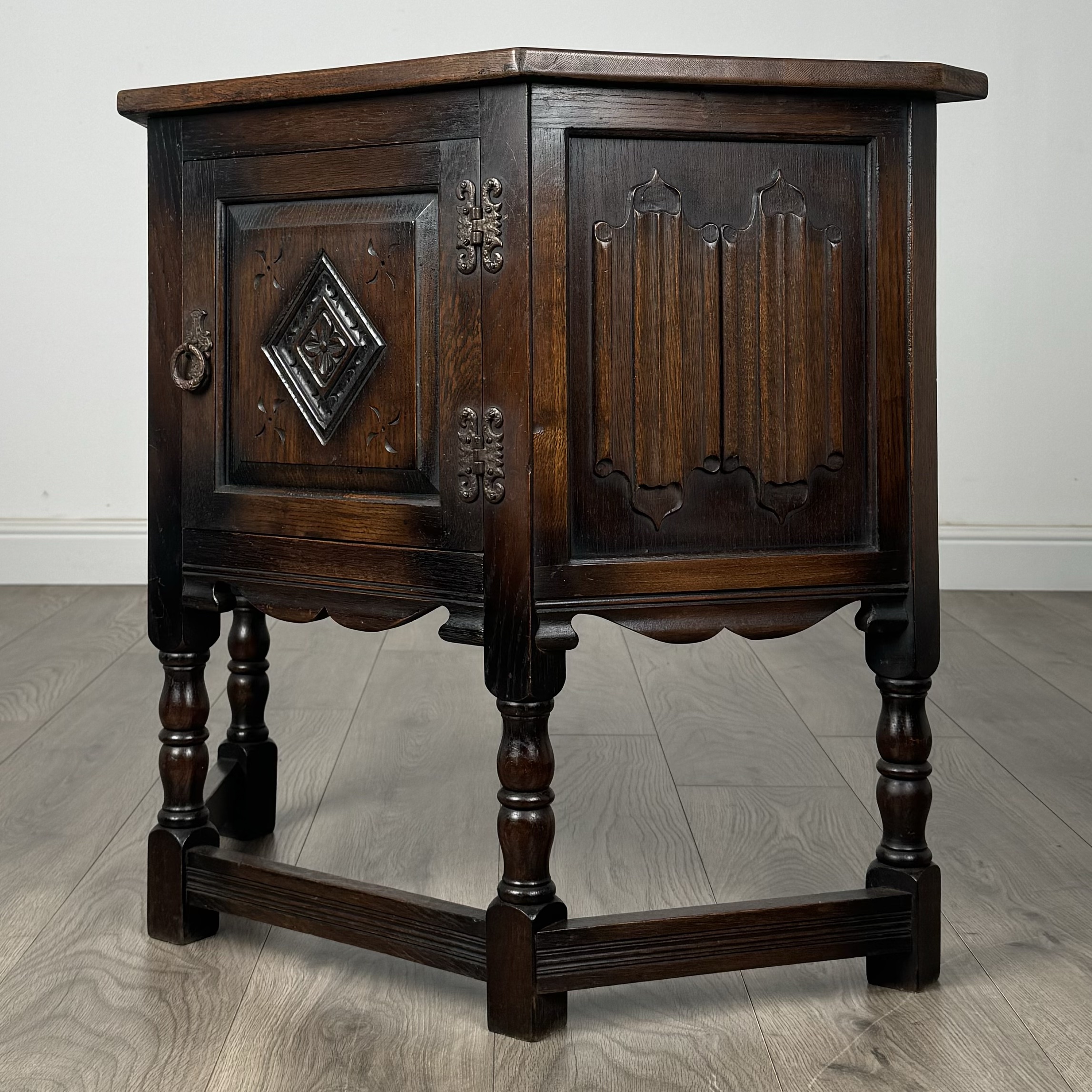 Antique Small 20th Century Old Charm Cupboard In Oak