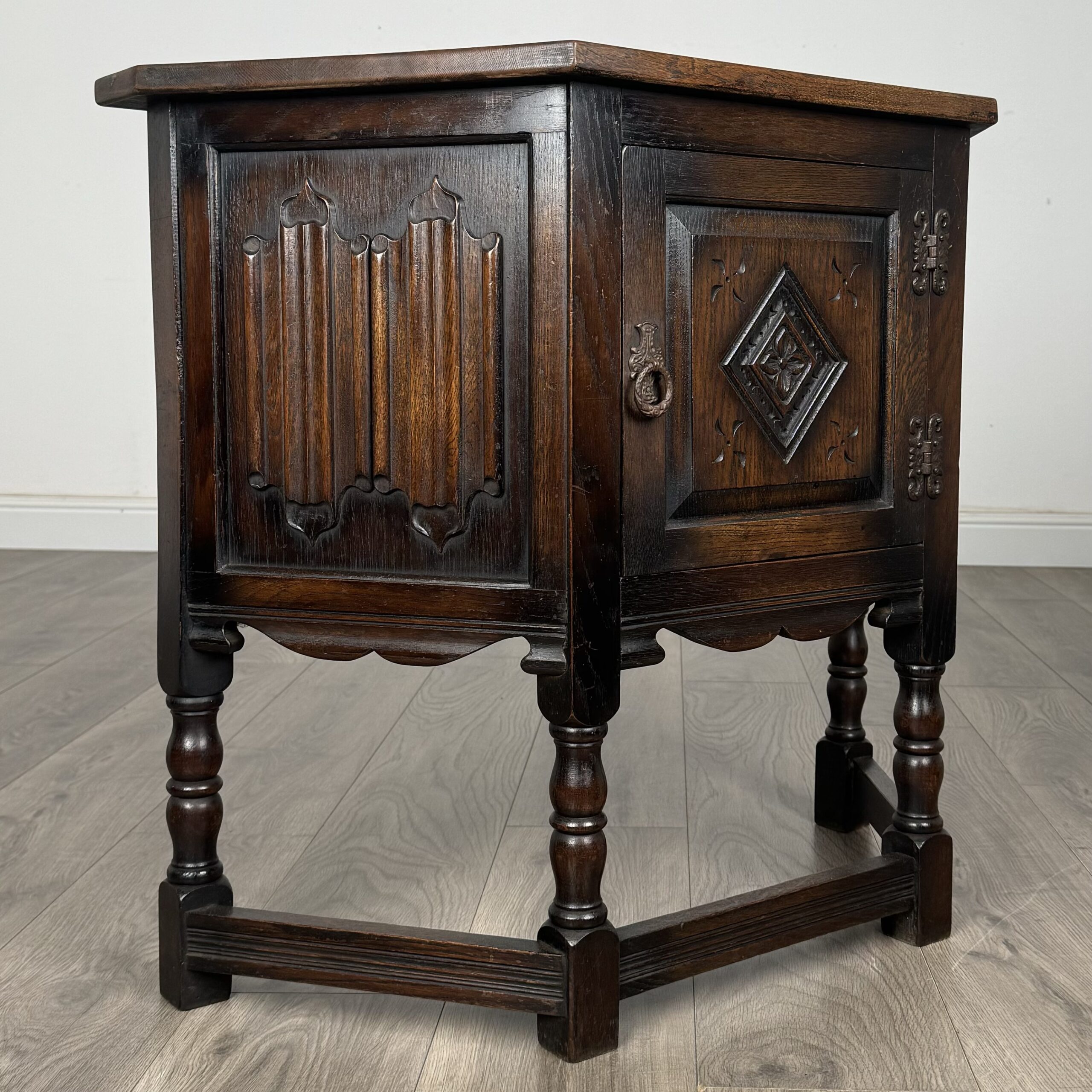 Antique Small 20th Century Old Charm Cupboard In Oak