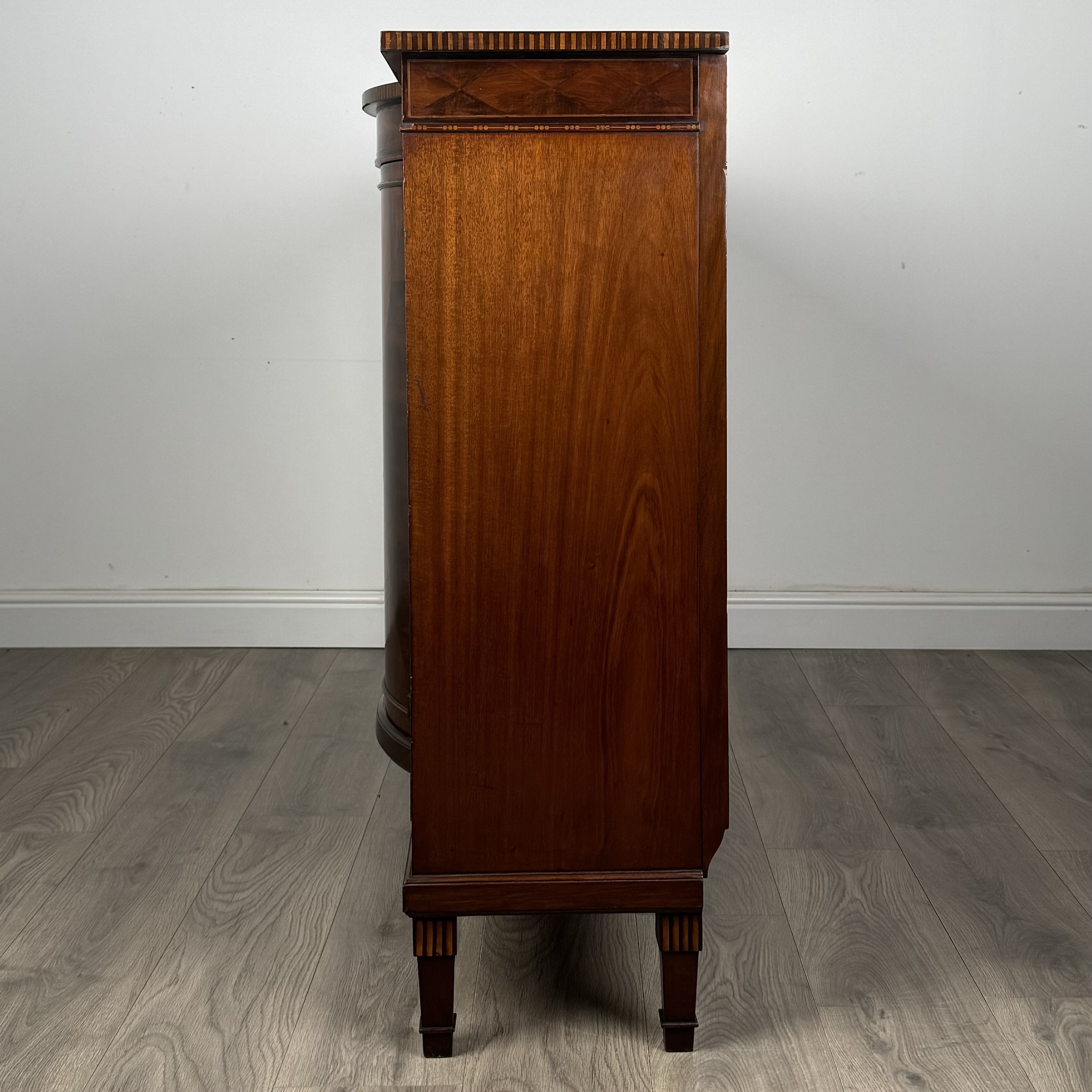 Antique Late 19th Century Inlaid Display Cabinet In Mahogany