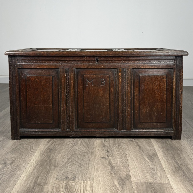 18th Century Fine Quality Coffer In Oak
