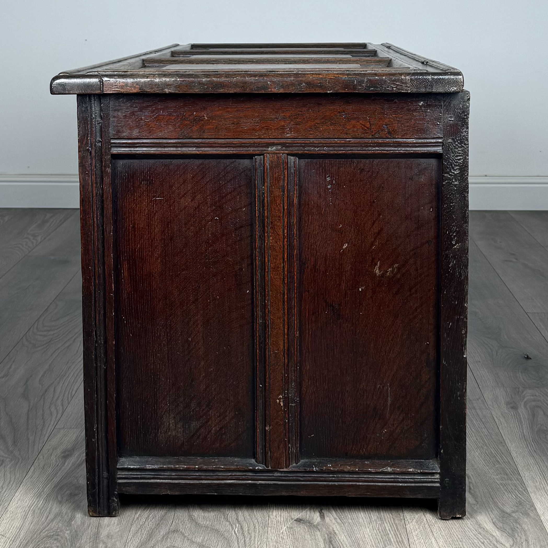 18th Century Fine Quality Coffer In Oak
