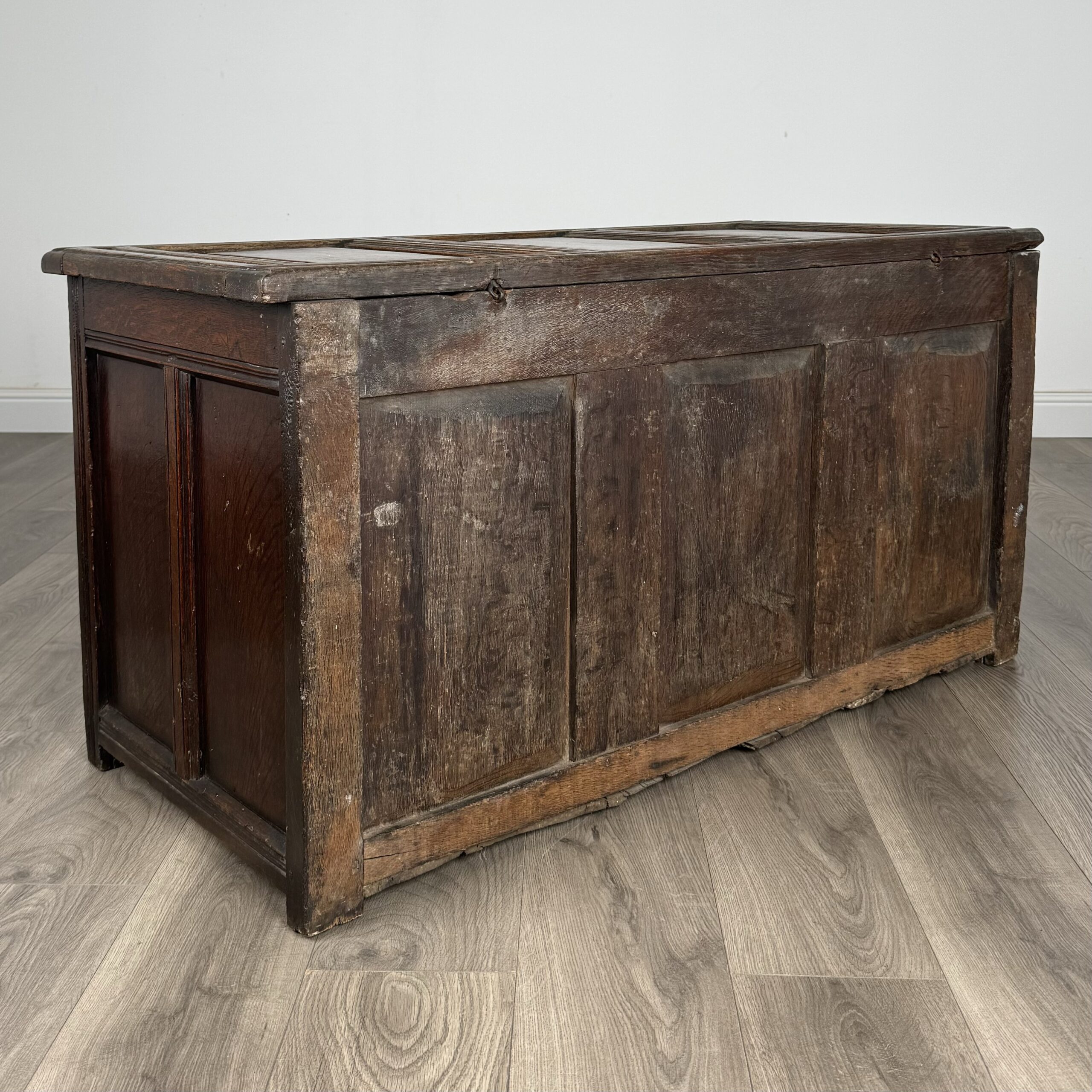 18th Century Fine Quality Coffer In Oak