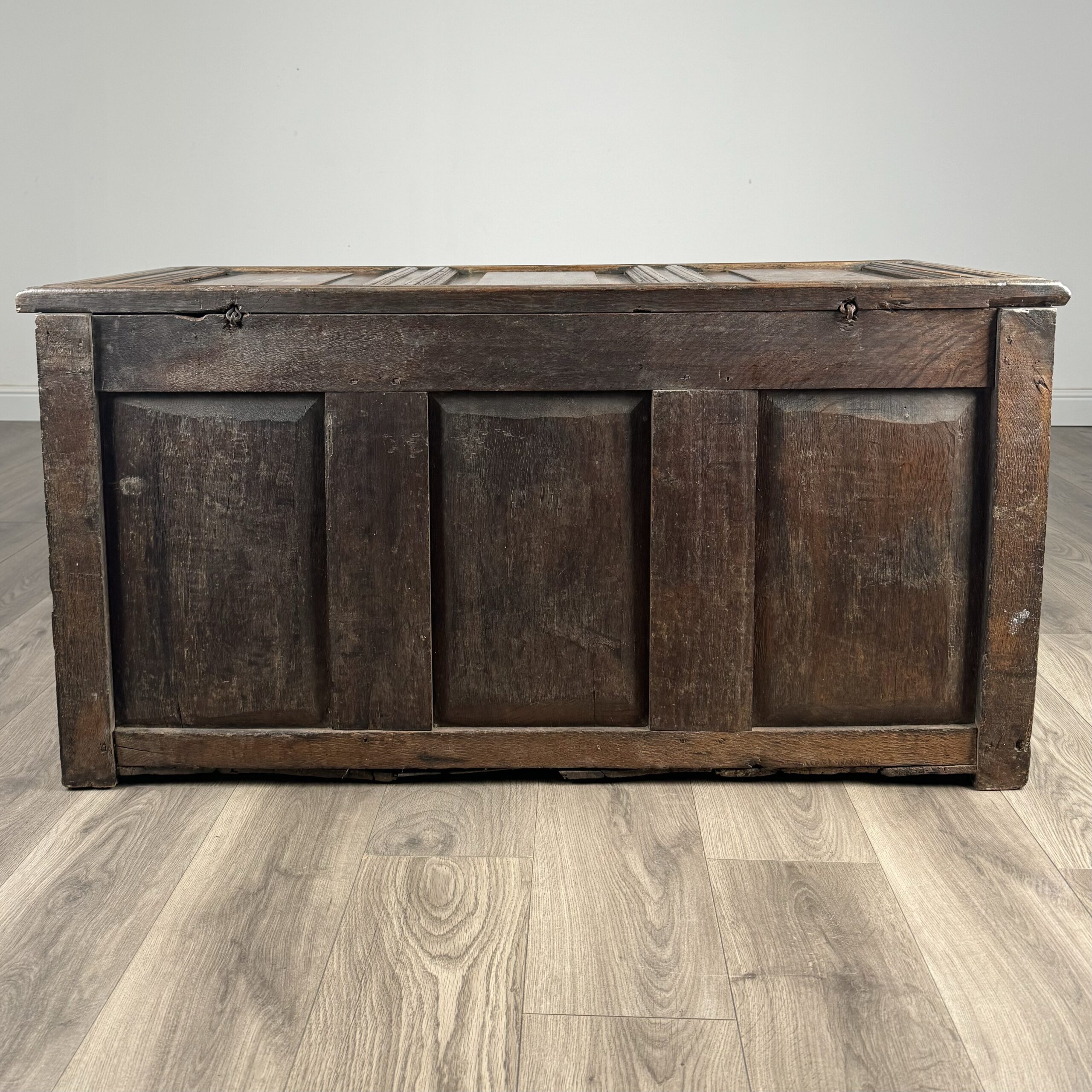 18th Century Fine Quality Coffer In Oak