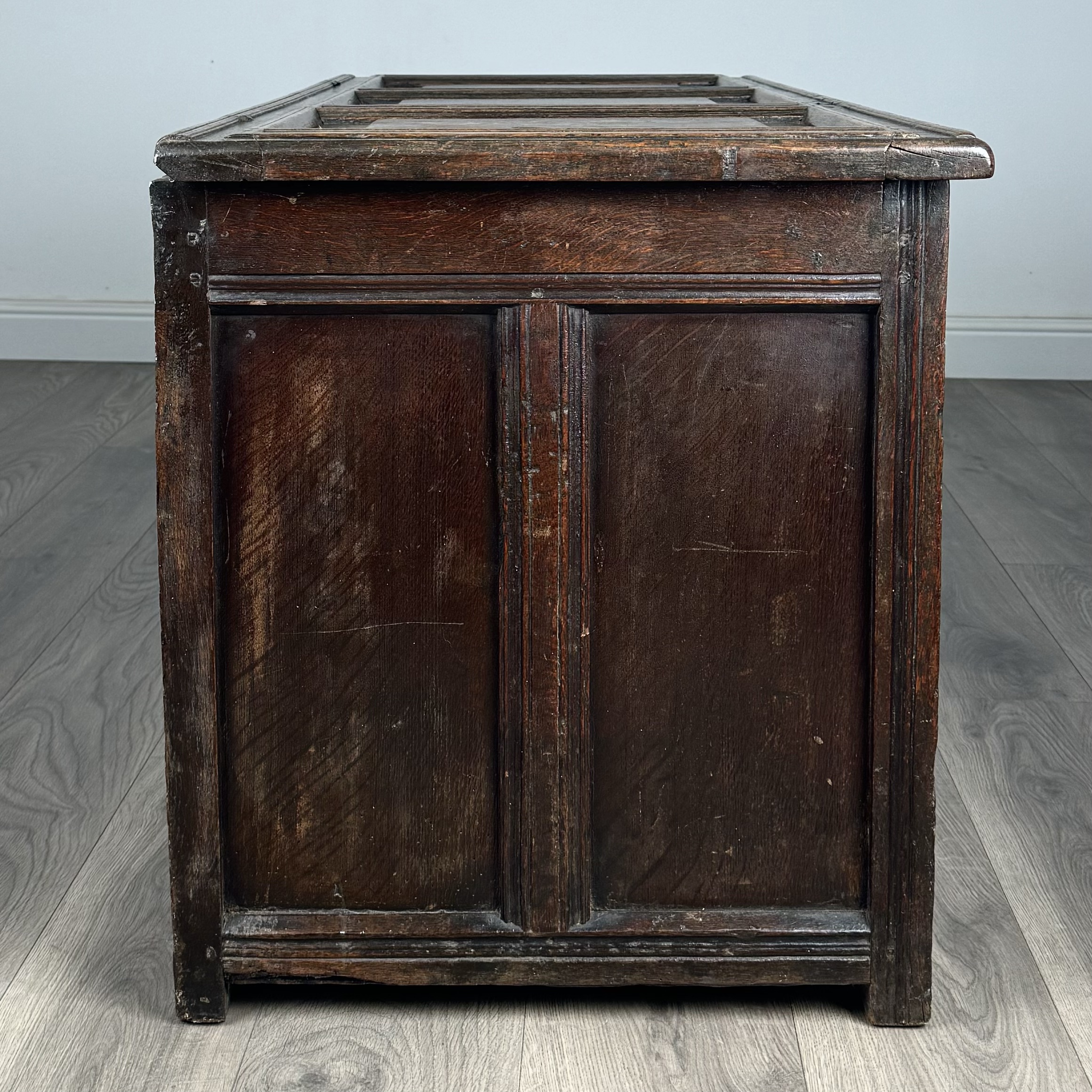 18th Century Fine Quality Coffer In Oak