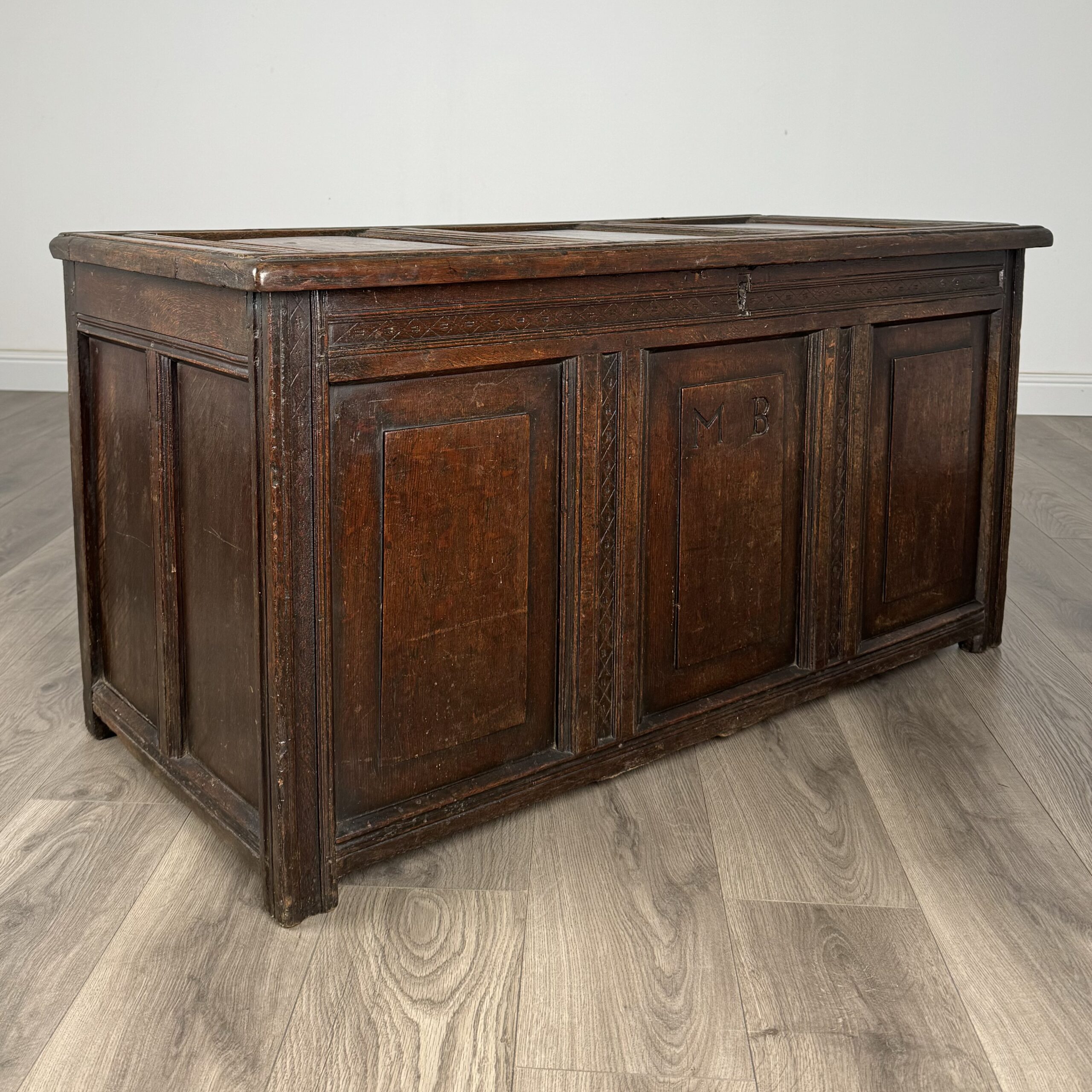 18th Century Fine Quality Coffer In Oak