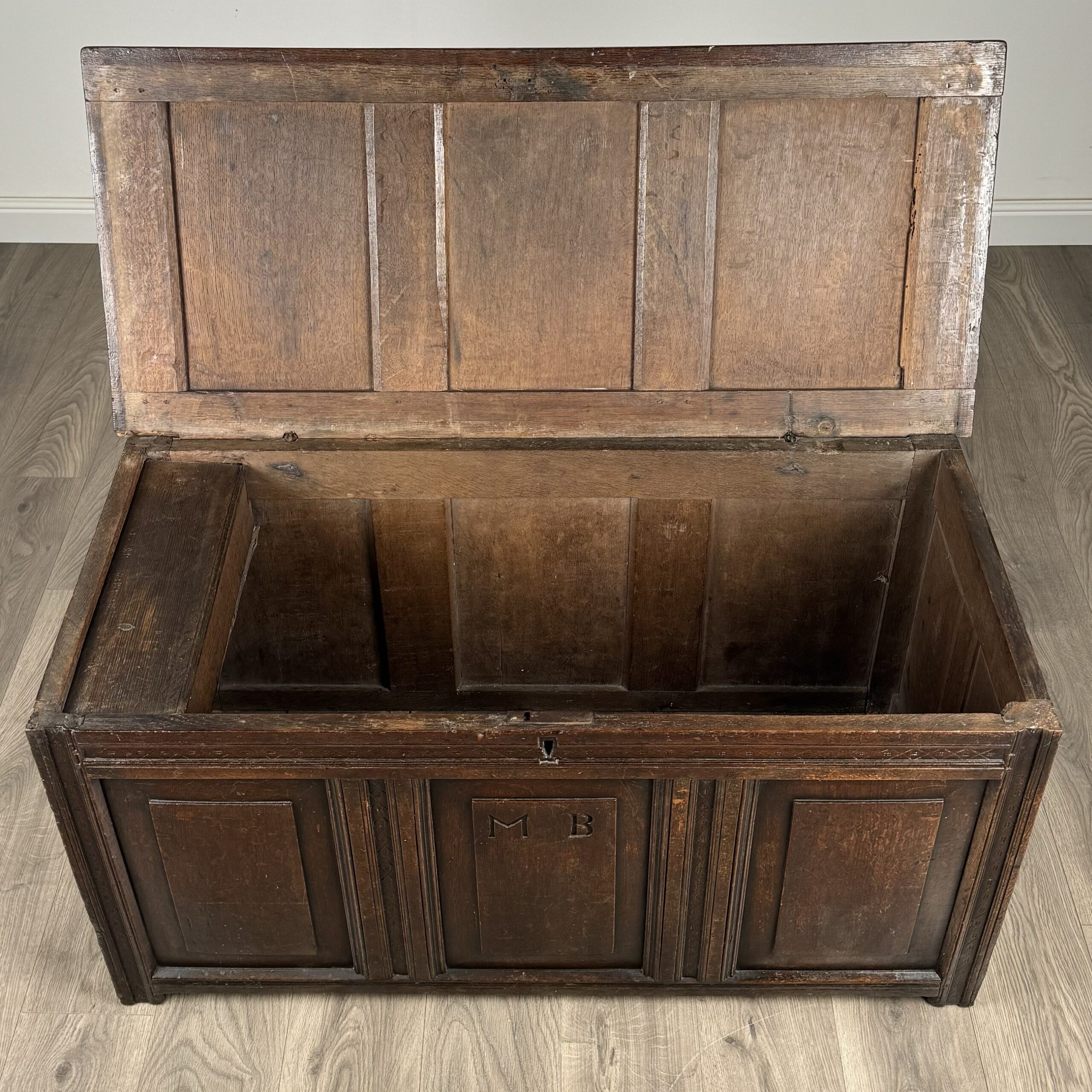 18th Century Fine Quality Coffer In Oak