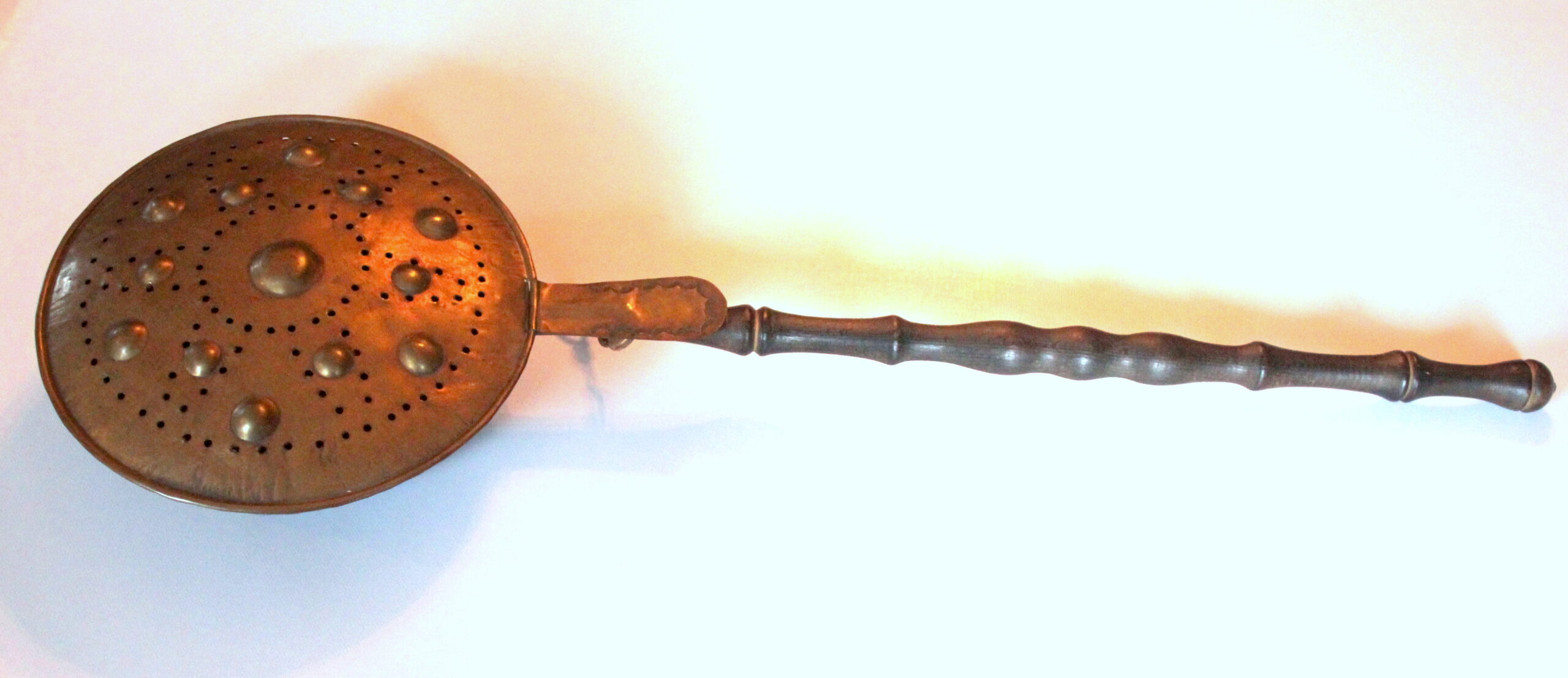 1910s - antique bed warmer made of copper/brass with a wooden handle