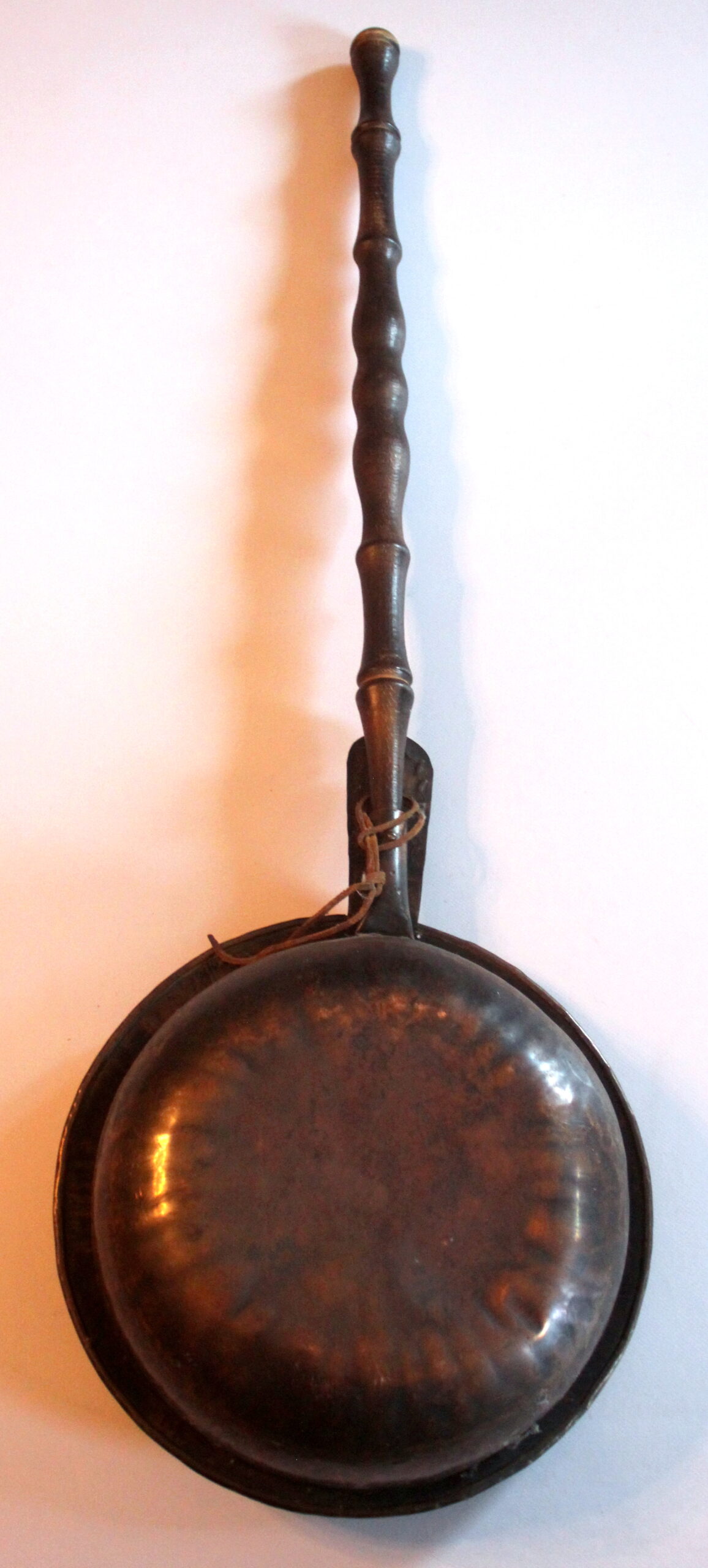 1910s - antique bed warmer made of copper/brass with a wooden handle