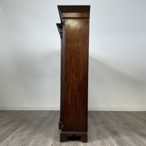 Antique 20th Century Fine Quality Cabinet In Oak
