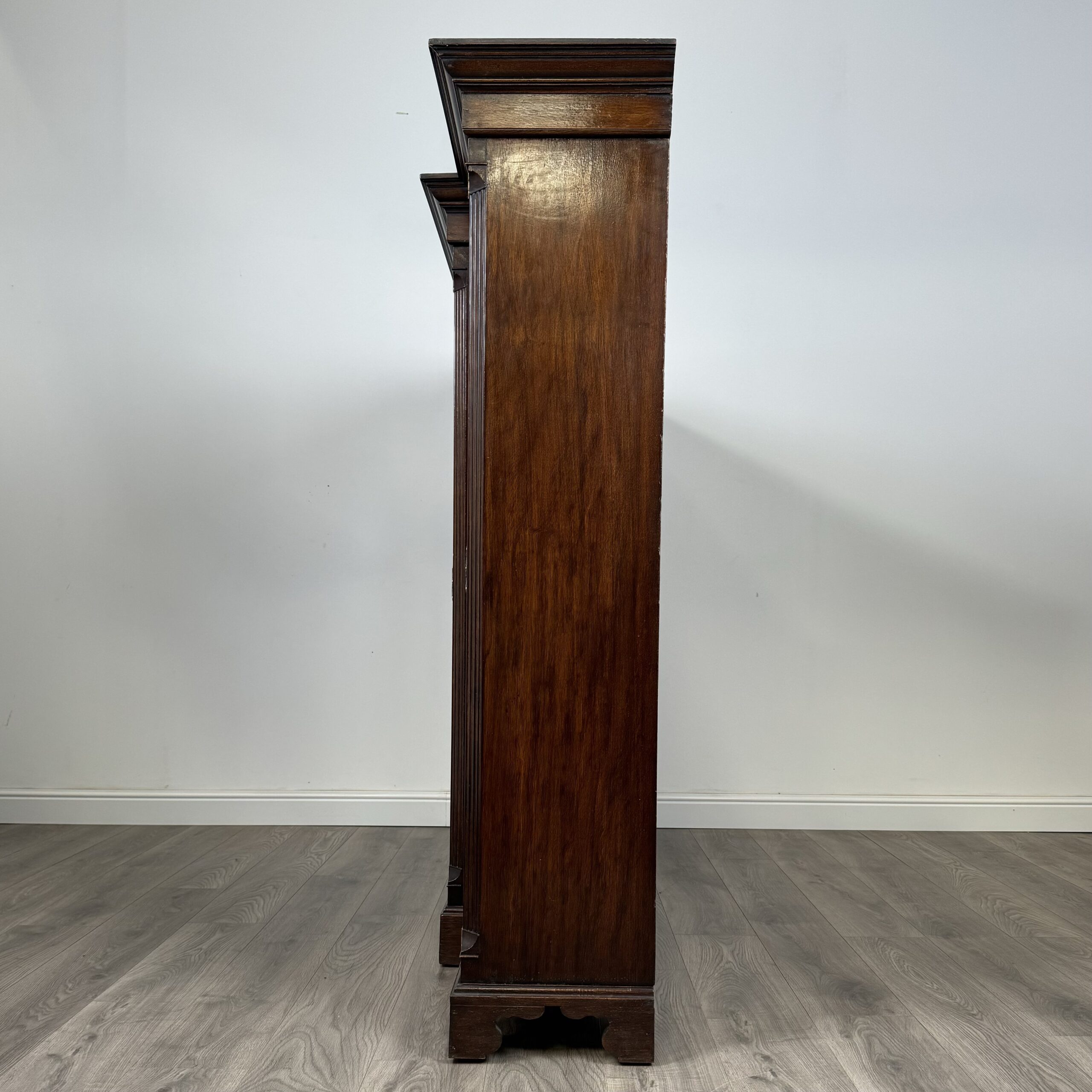 Antique 20th Century Fine Quality Cabinet In Oak