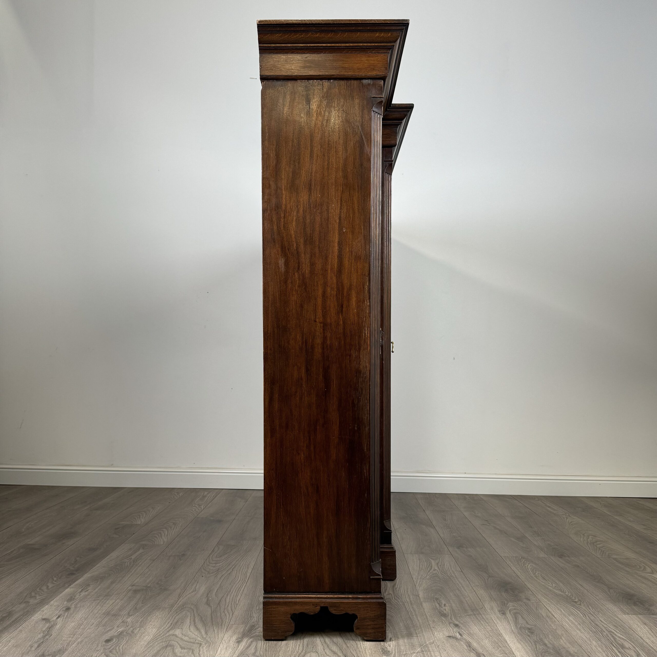 Antique 20th Century Fine Quality Cabinet In Oak