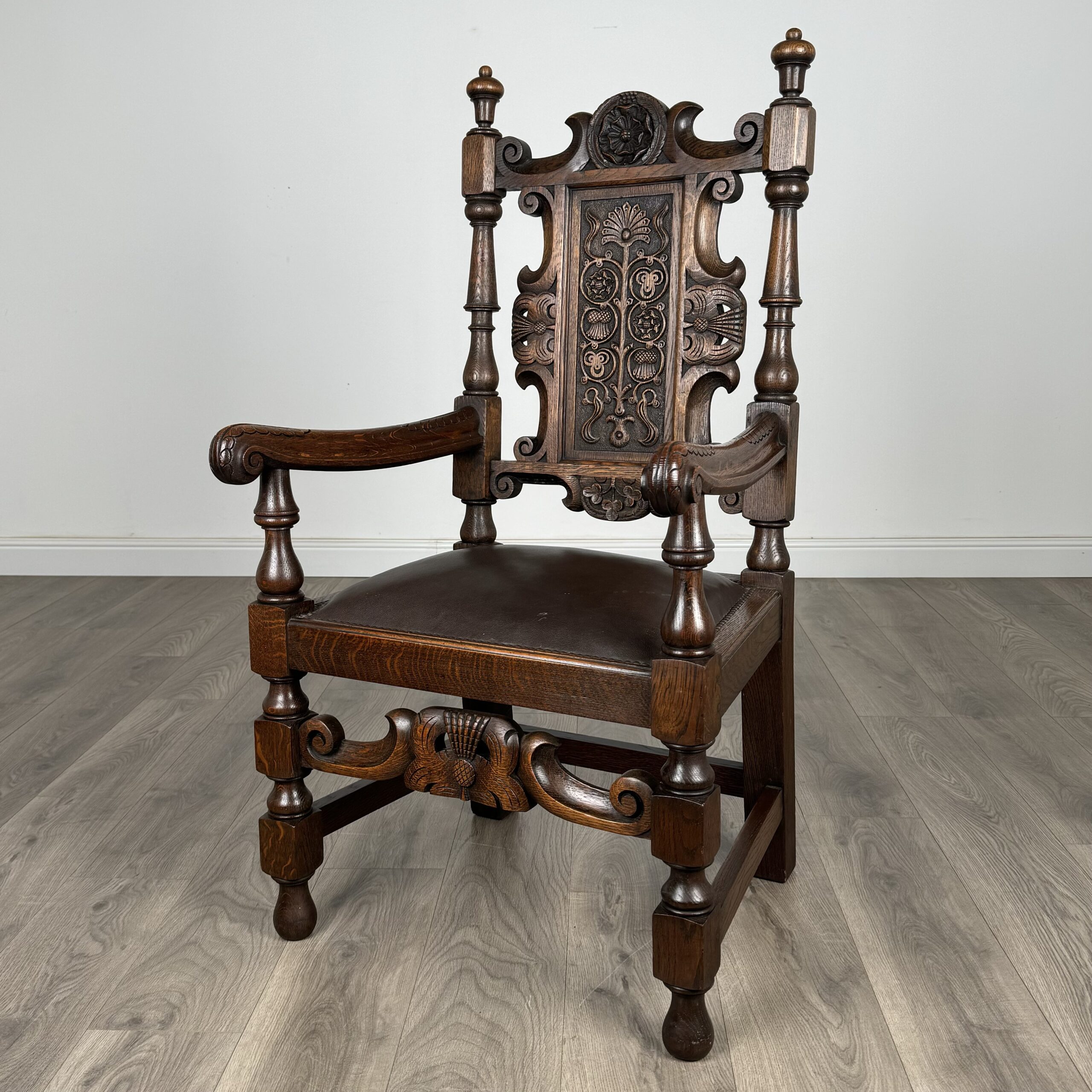 Antique 20th Century Pair Of Fine Quality Armchairs In Oak