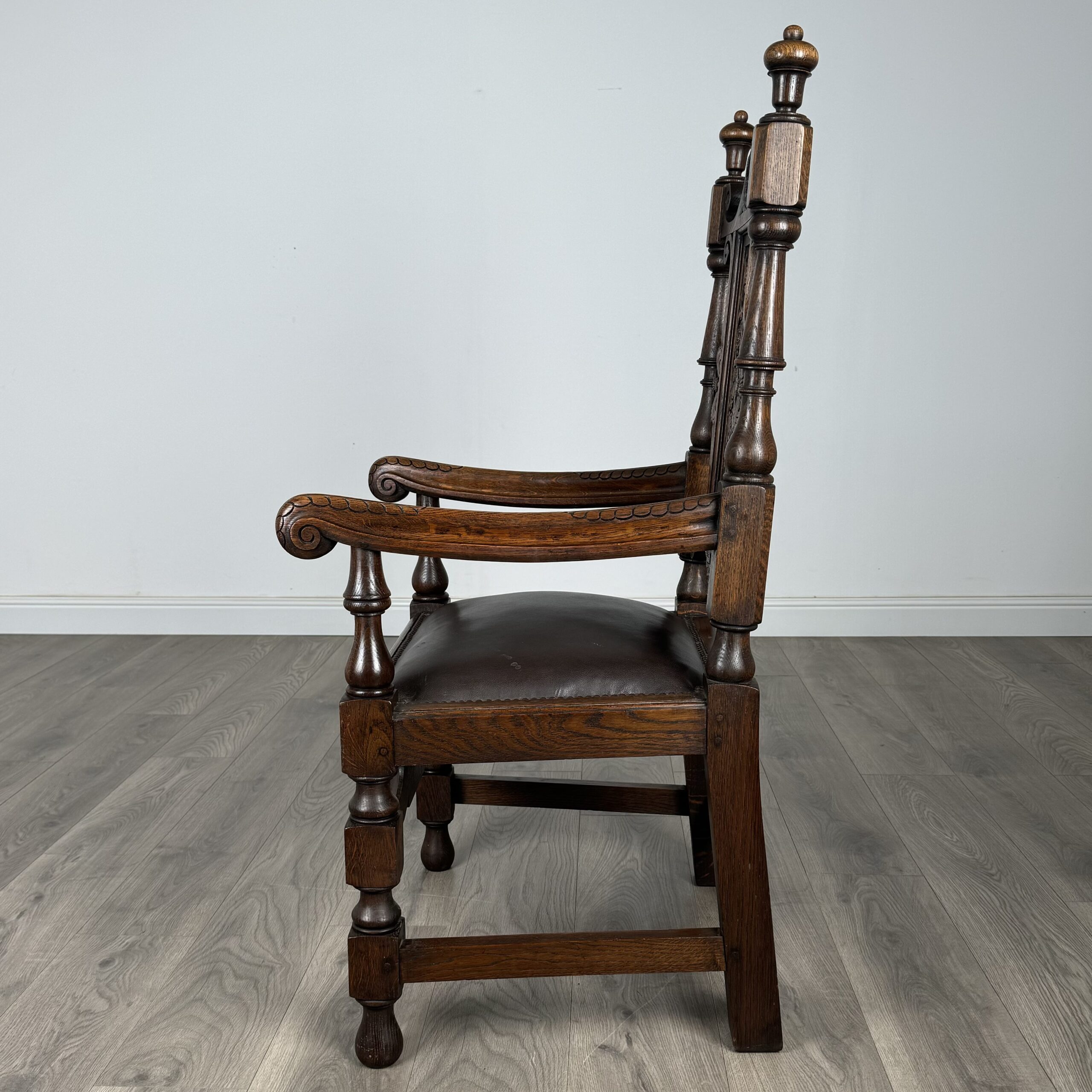 Antique 20th Century Pair Of Fine Quality Armchairs In Oak