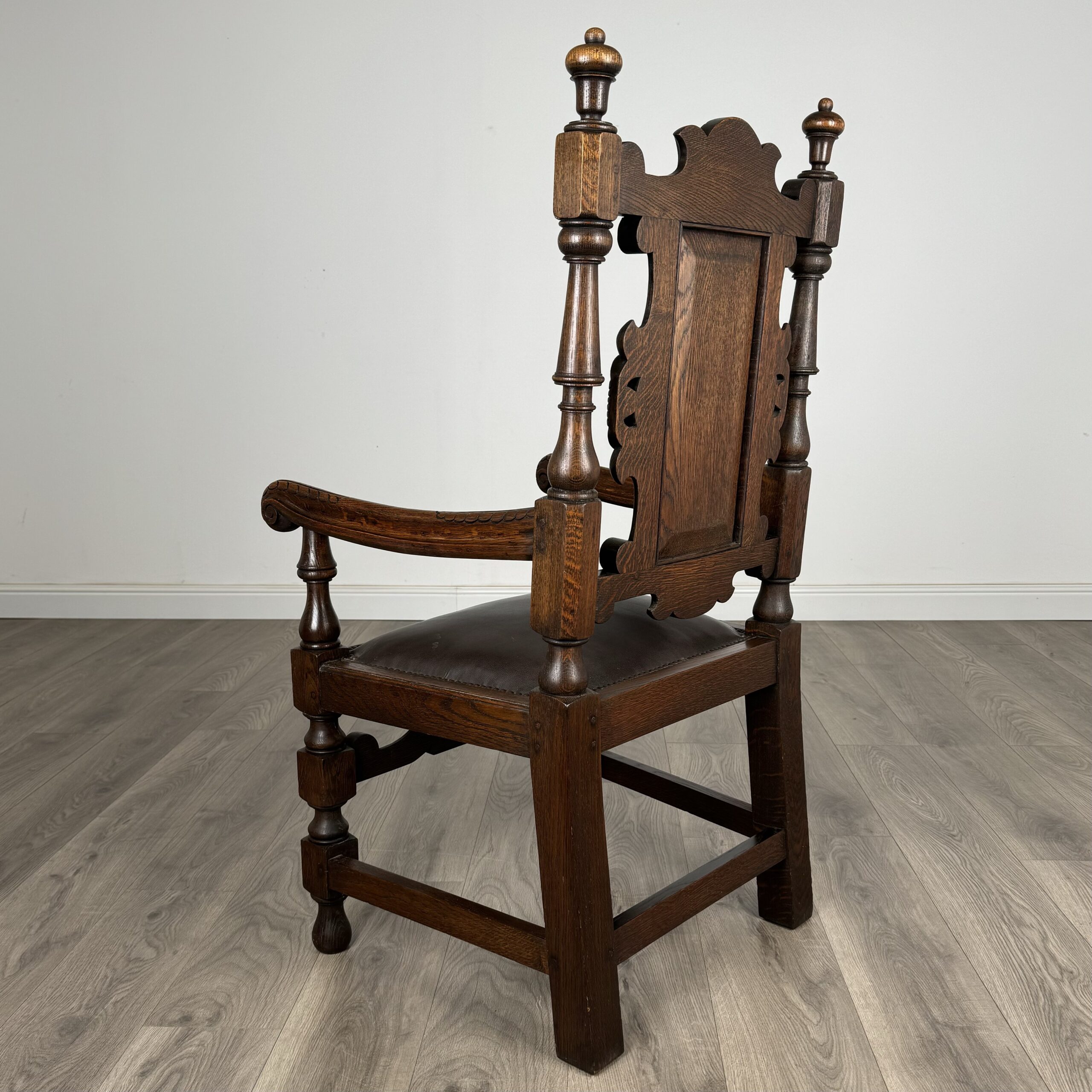 Antique 20th Century Pair Of Fine Quality Armchairs In Oak