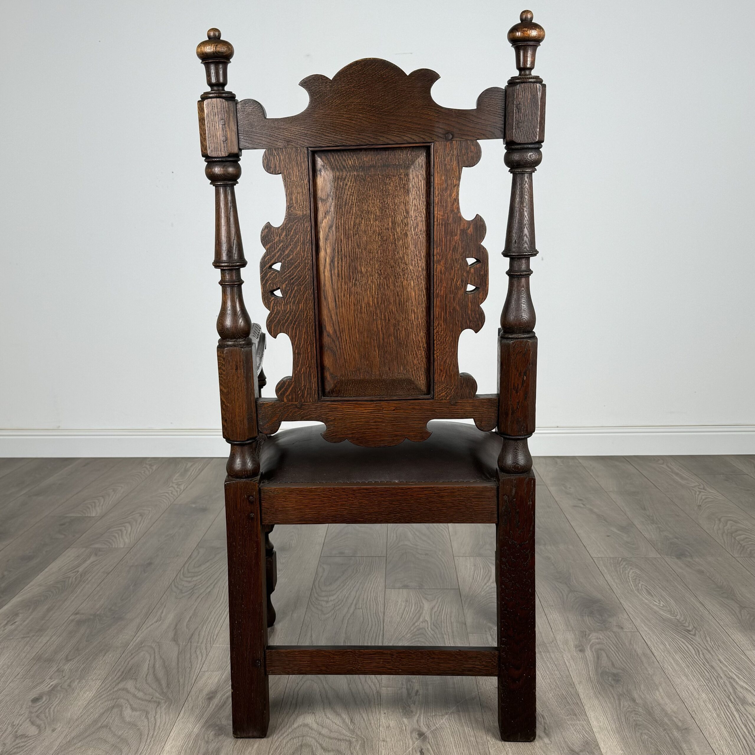 Antique 20th Century Pair Of Fine Quality Armchairs In Oak