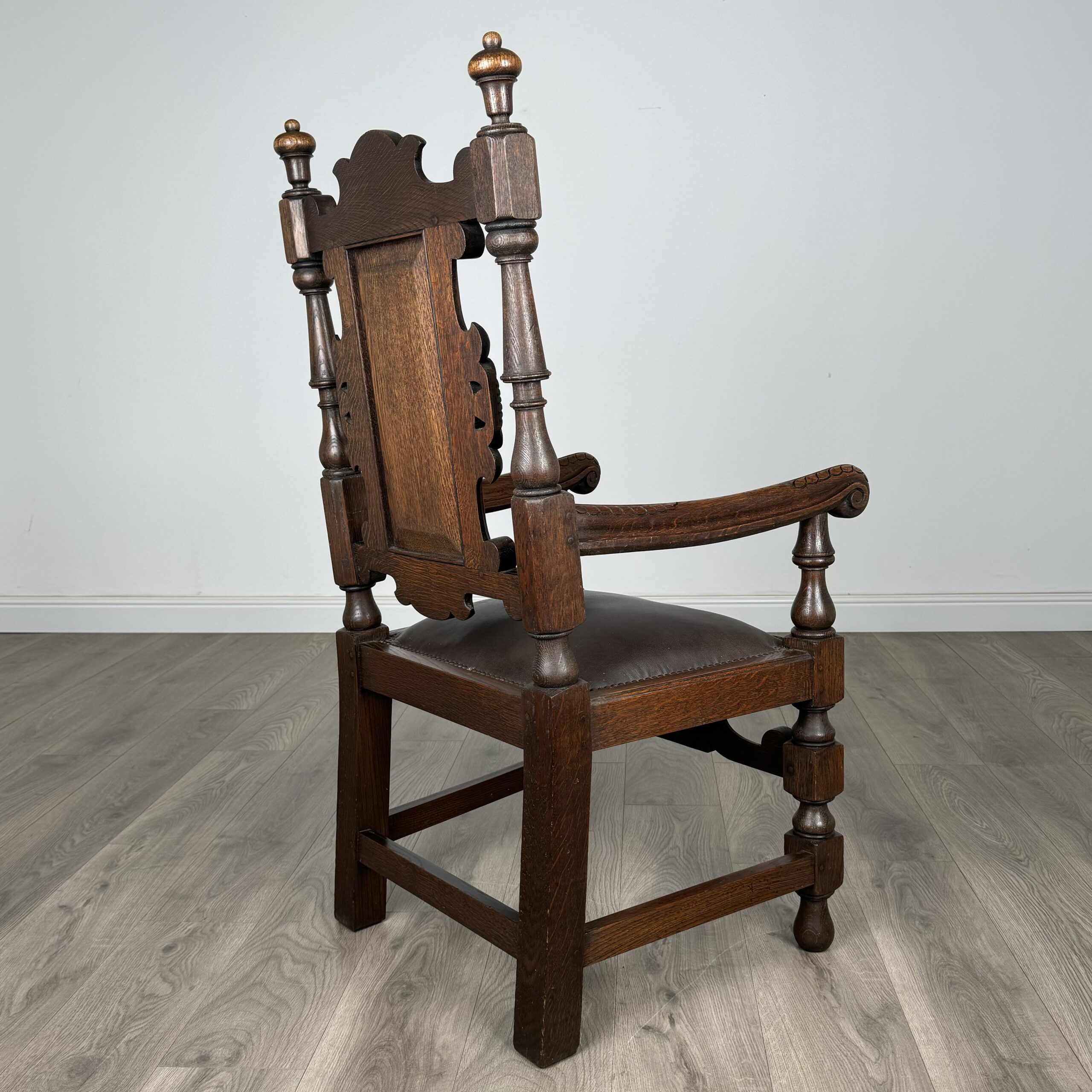 Antique 20th Century Pair Of Fine Quality Armchairs In Oak
