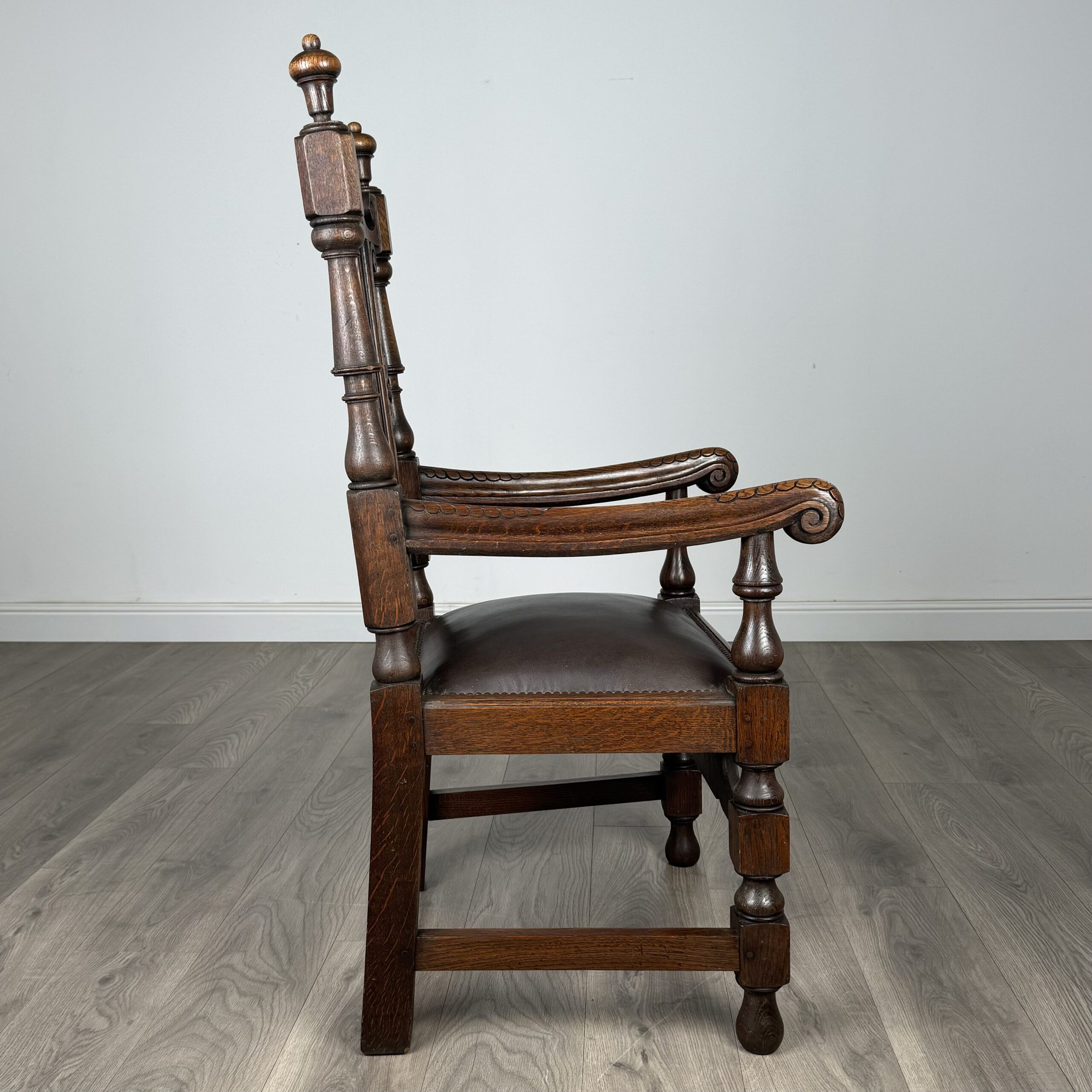 Antique 20th Century Pair Of Fine Quality Armchairs In Oak