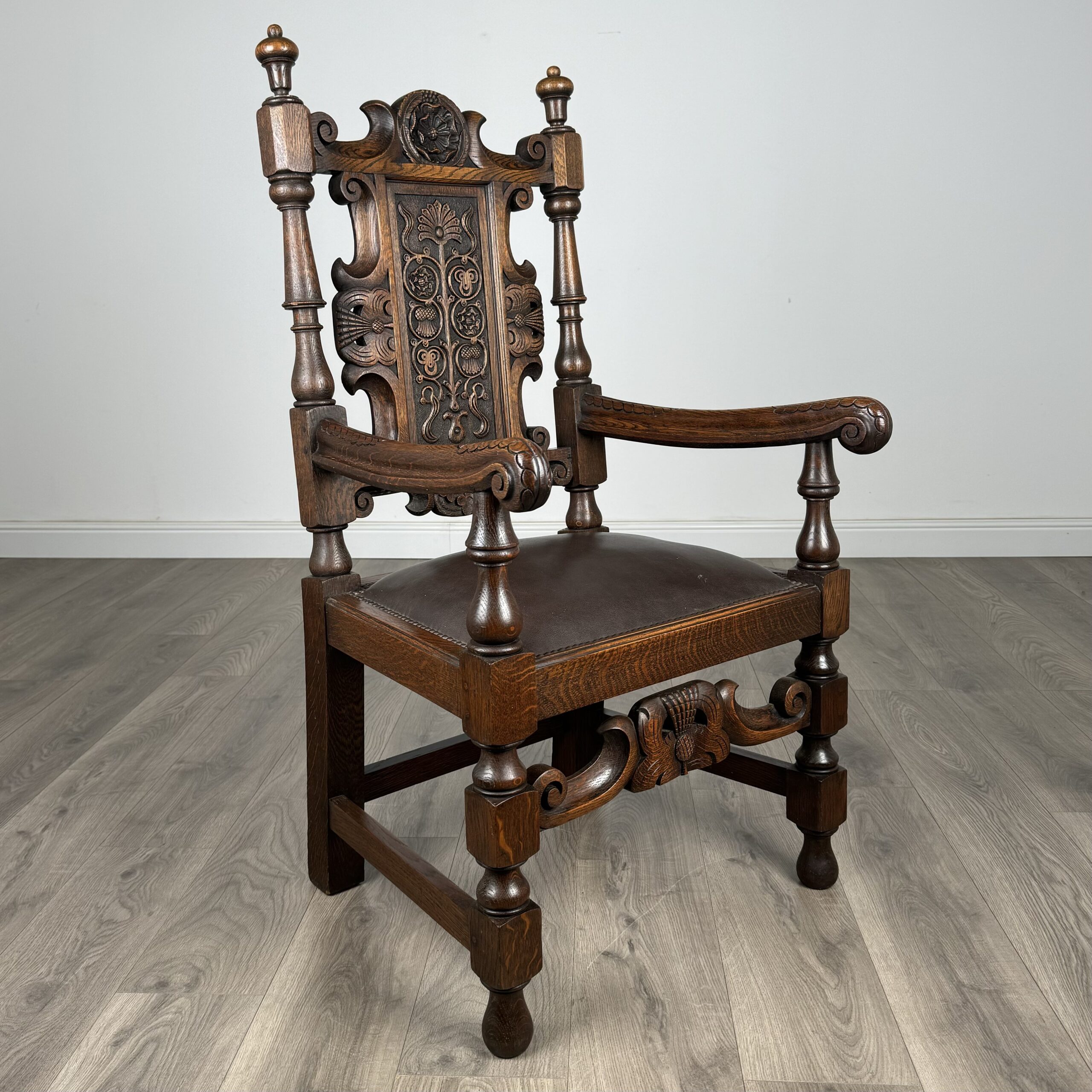 Antique 20th Century Pair Of Fine Quality Armchairs In Oak