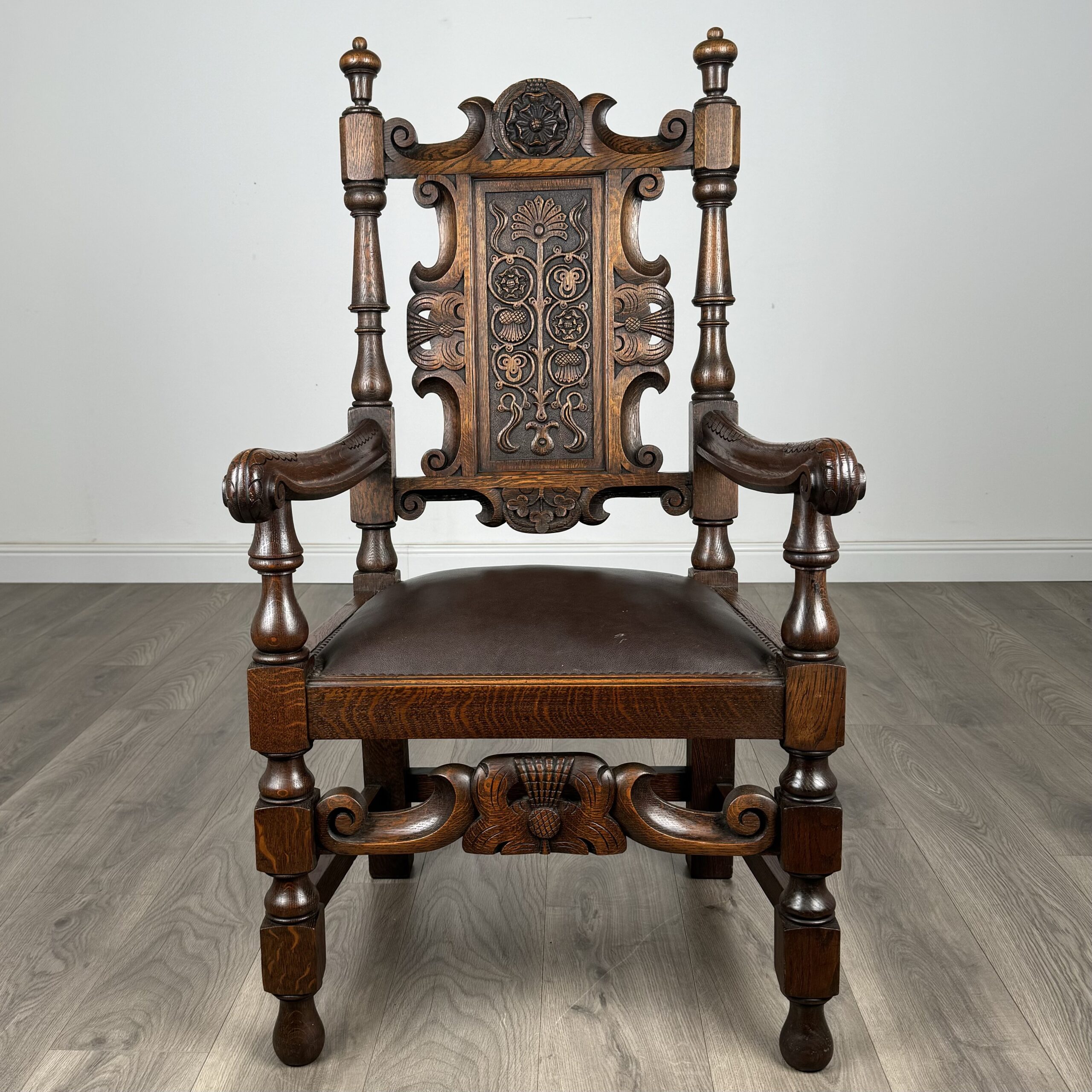 Antique 20th Century Pair Of Fine Quality Armchairs In Oak