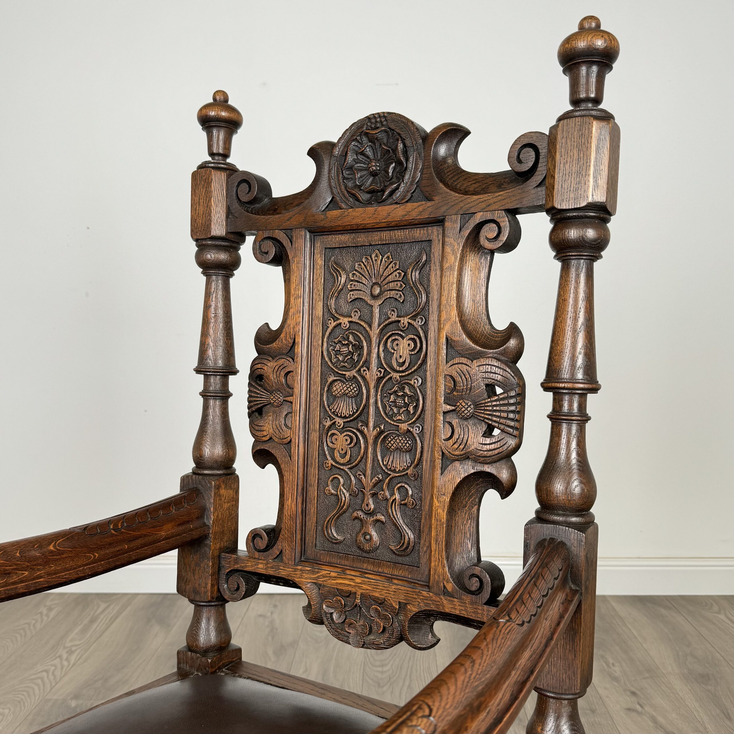 Antique 20th Century Pair Of Fine Quality Armchairs In Oak