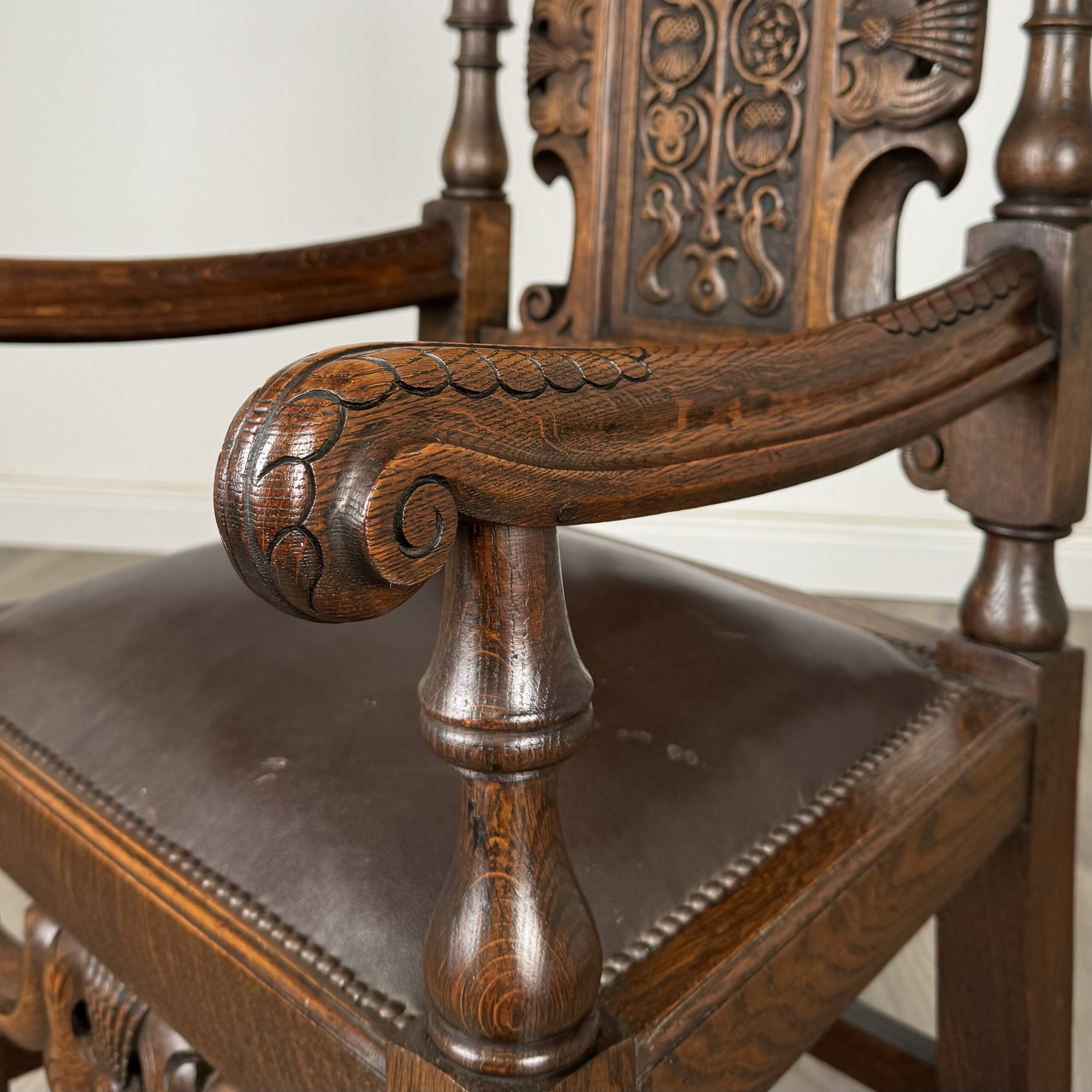 Antique 20th Century Pair Of Fine Quality Armchairs In Oak