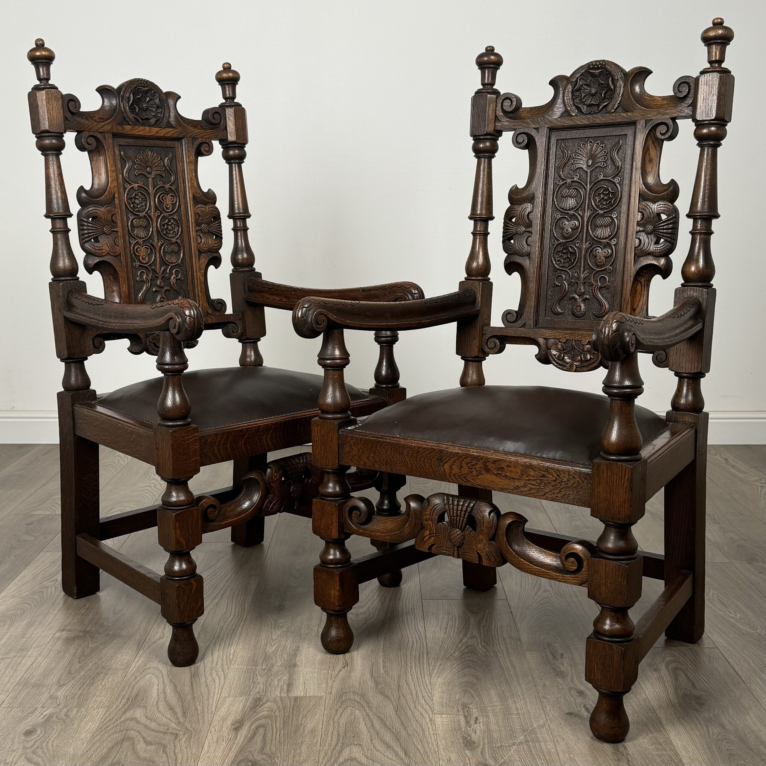 Antique 20th Century Pair Of Fine Quality Armchairs In Oak