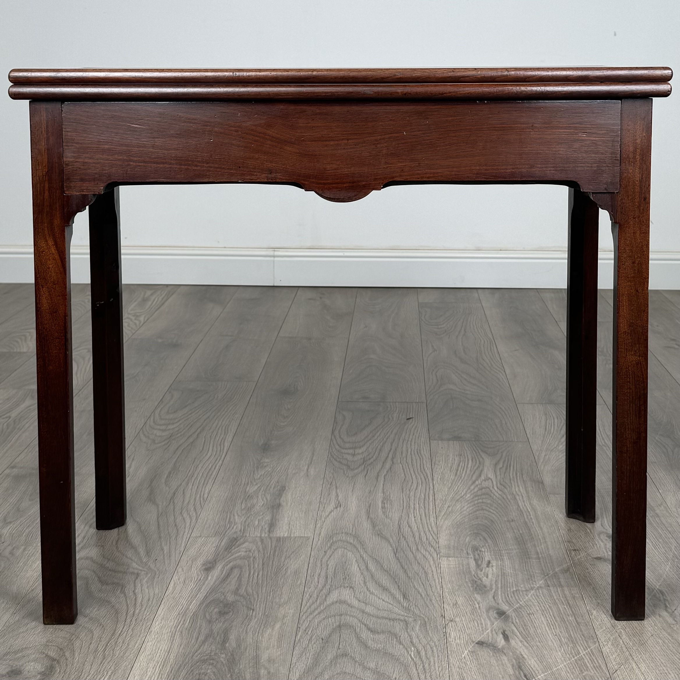 Antique 18th Century Fold Over Tea Table In Mahogany