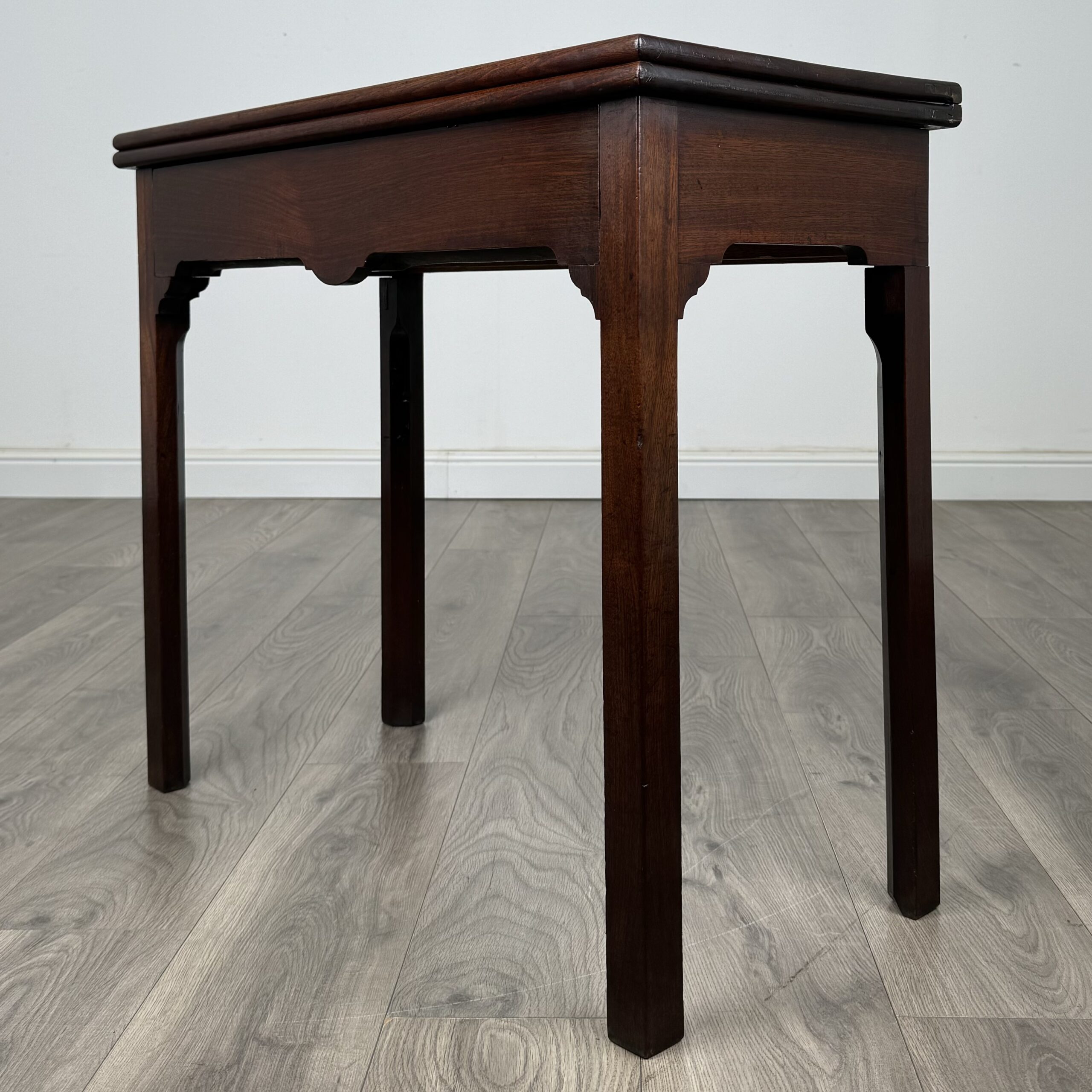 Antique 18th Century Fold Over Tea Table In Mahogany