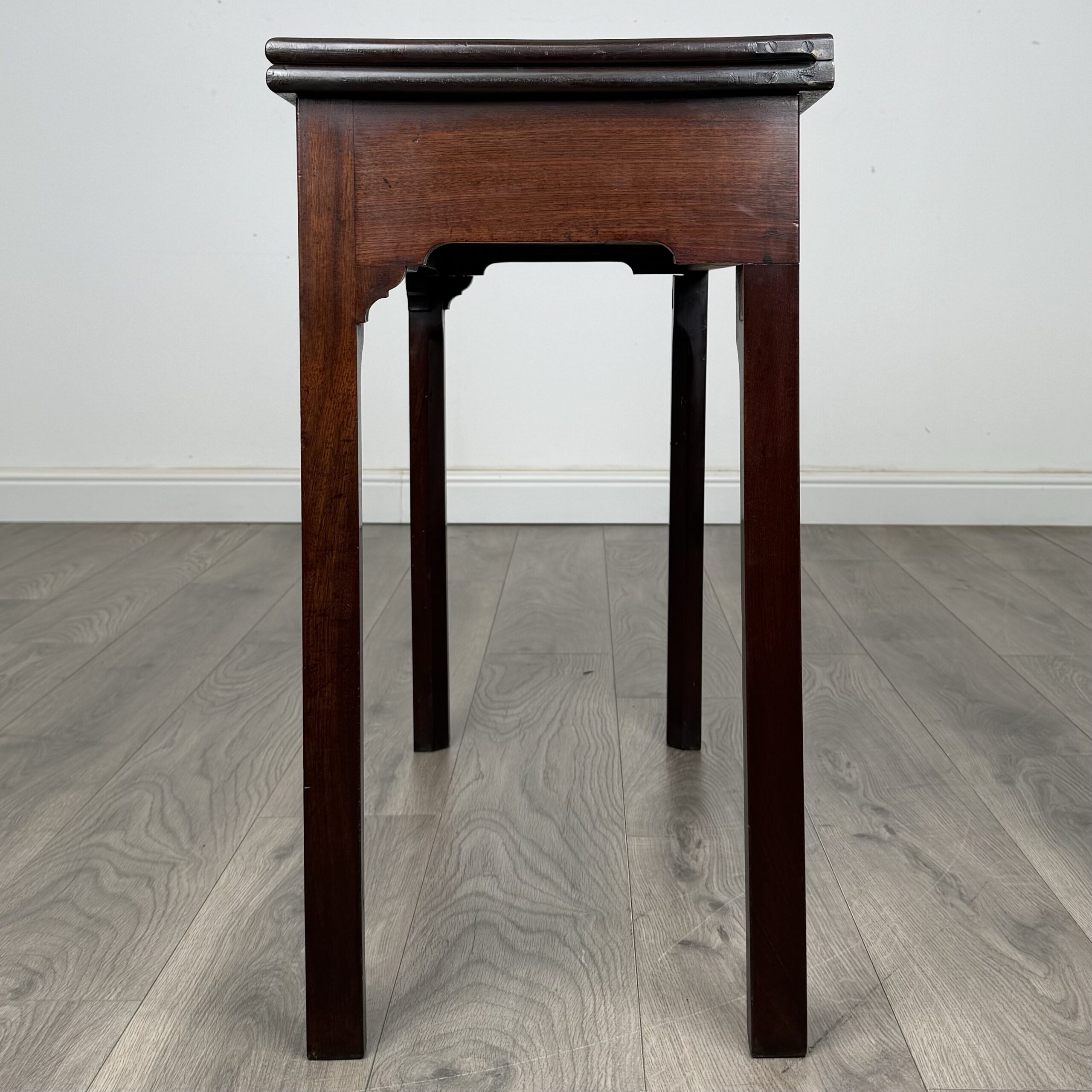 Antique 18th Century Fold Over Tea Table In Mahogany