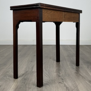 Antique 18th Century Fold Over Tea Table In Mahogany