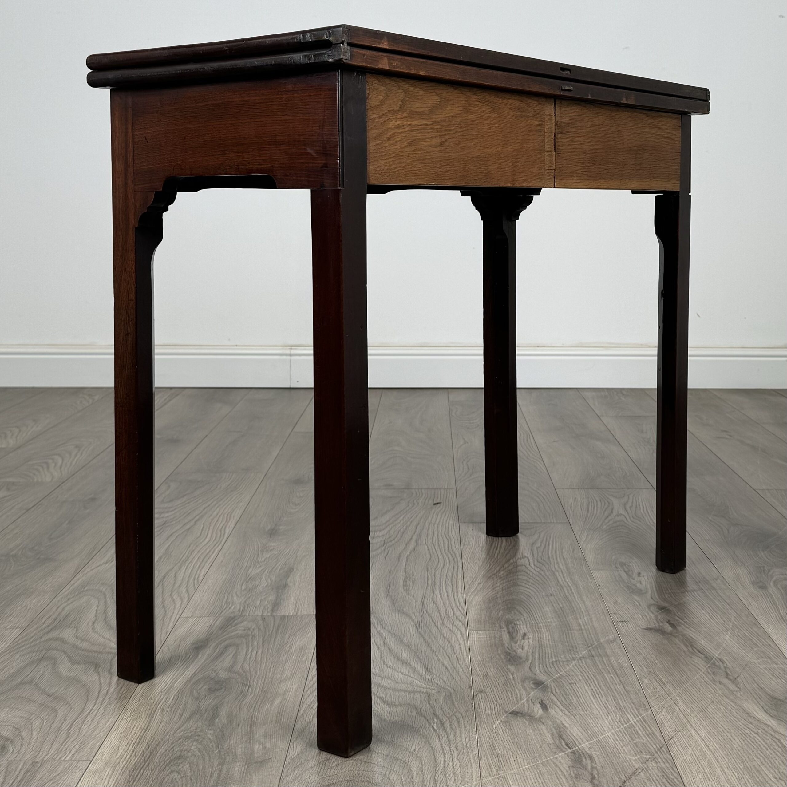 Antique 18th Century Fold Over Tea Table In Mahogany