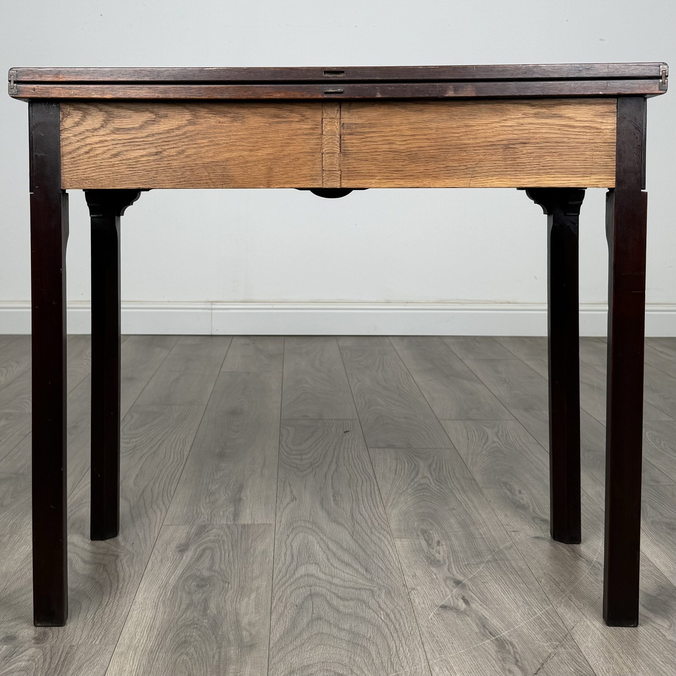 Antique 18th Century Fold Over Tea Table In Mahogany