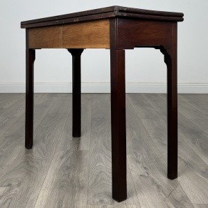 Antique 18th Century Fold Over Tea Table In Mahogany