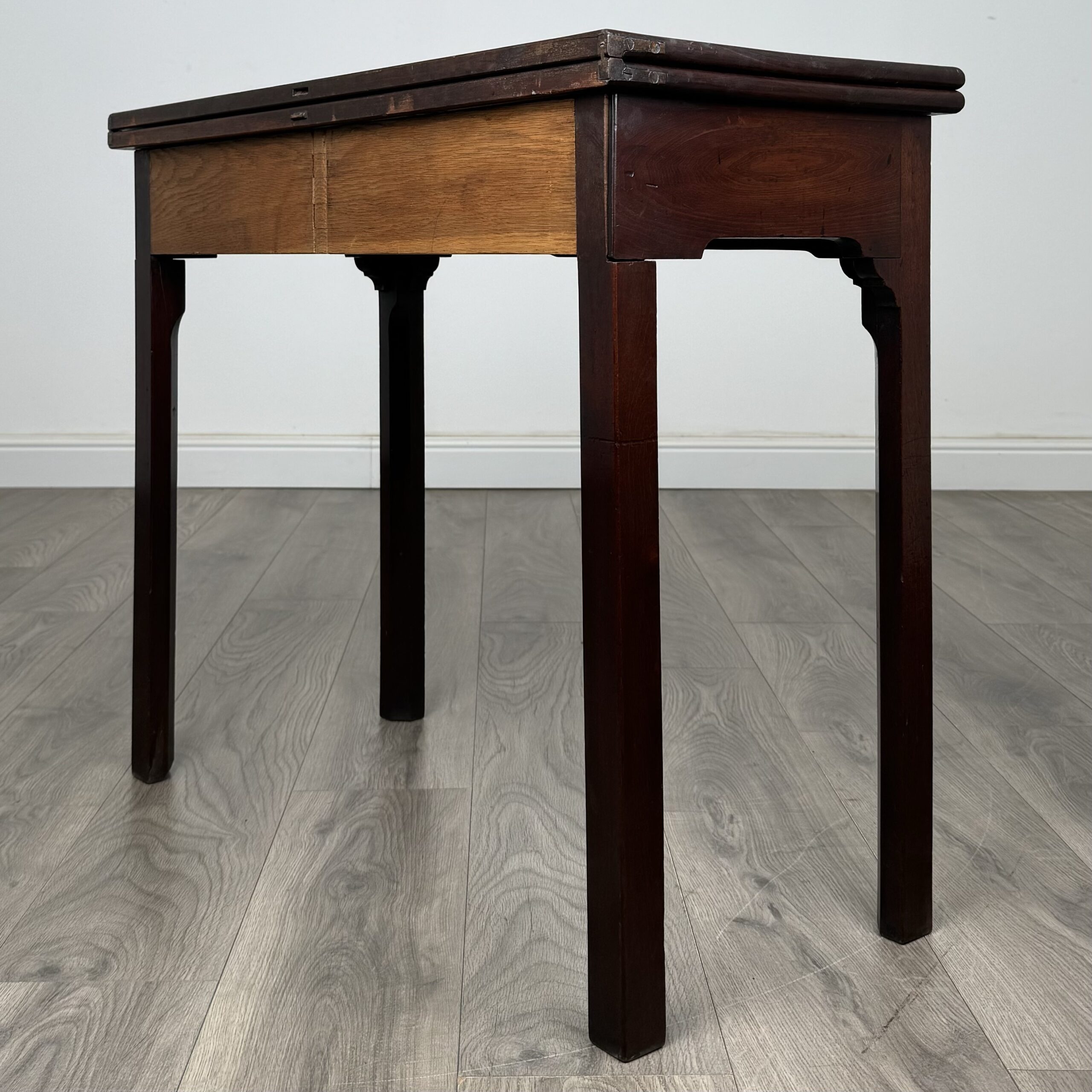 Antique 18th Century Fold Over Tea Table In Mahogany