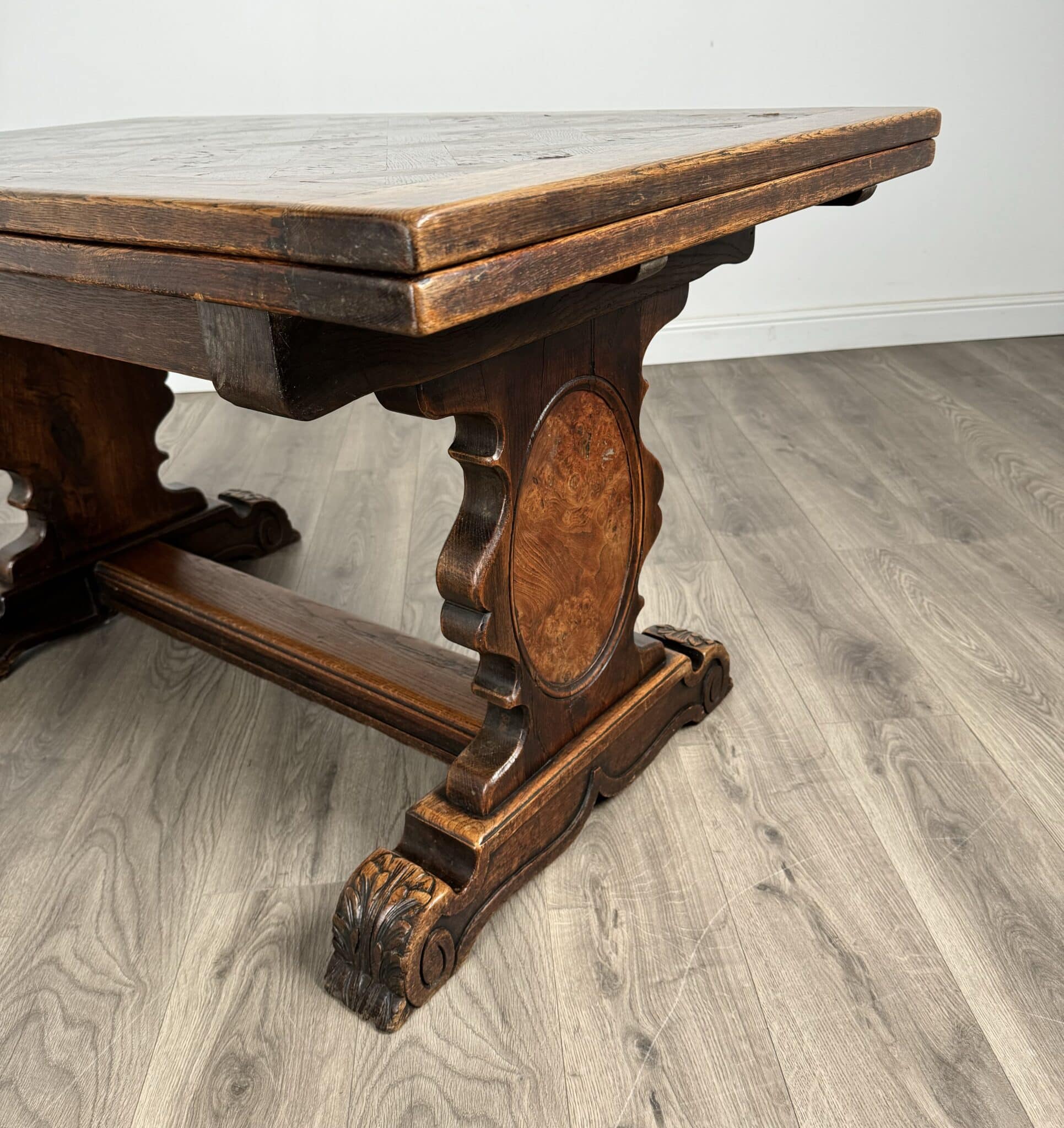 Antique 20th Century Fine Quality Draw Leaf Dining Table In Oak