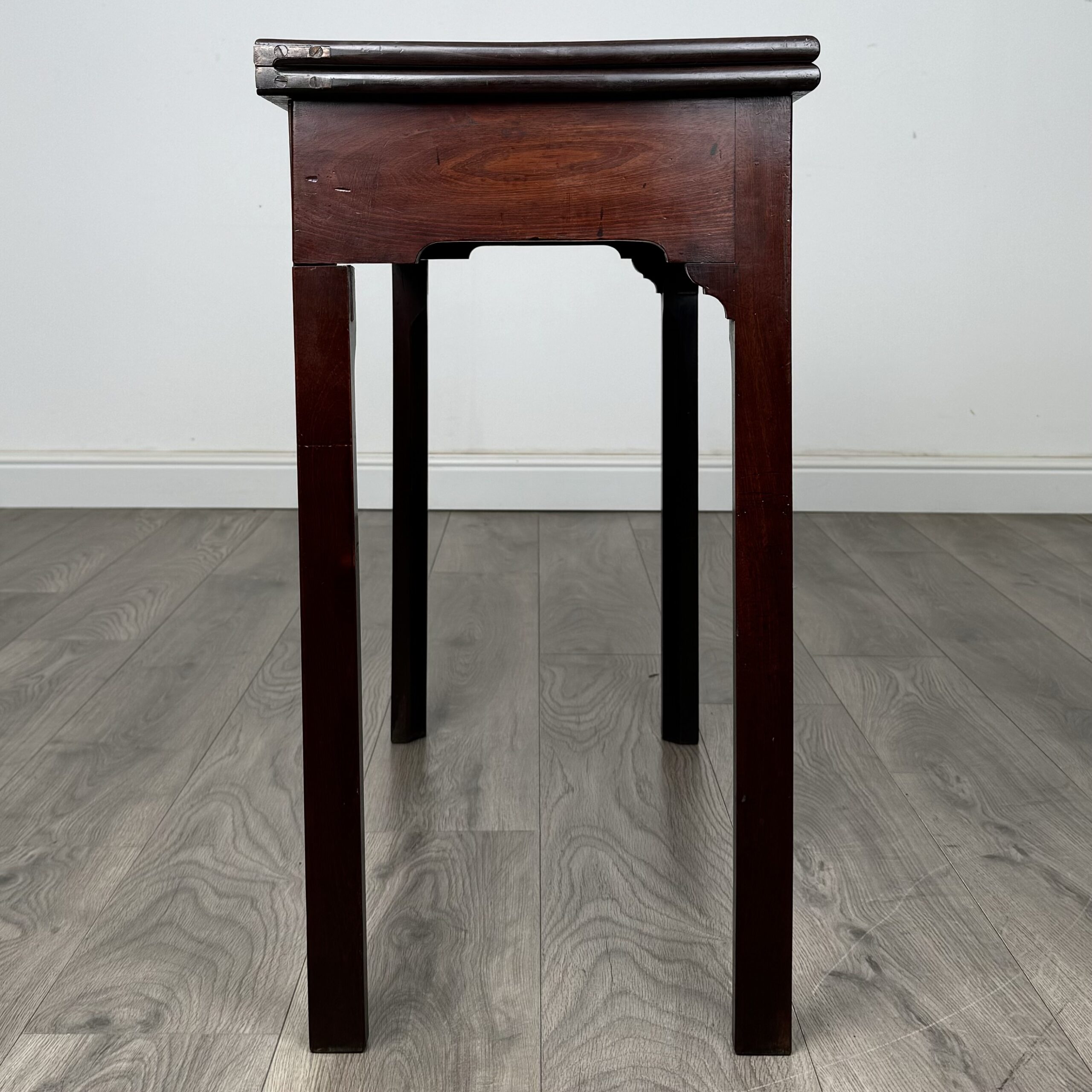 Antique 18th Century Fold Over Tea Table In Mahogany