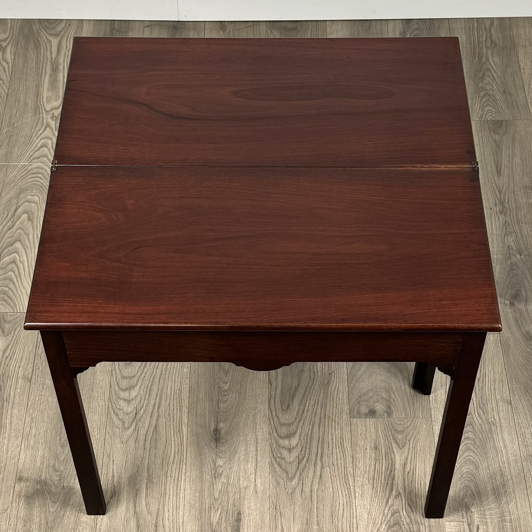 Antique 18th Century Fold Over Tea Table In Mahogany