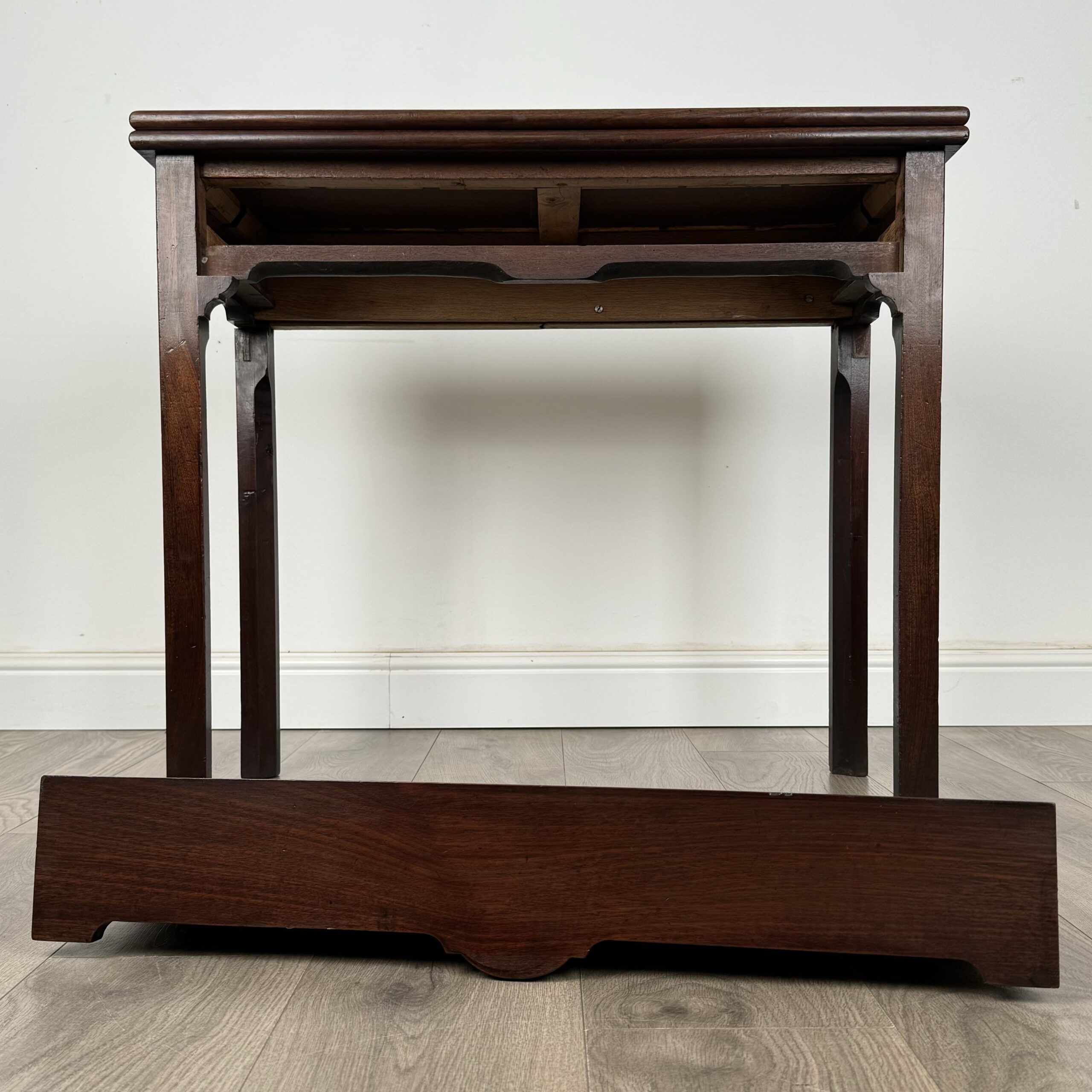Antique 18th Century Fold Over Tea Table In Mahogany