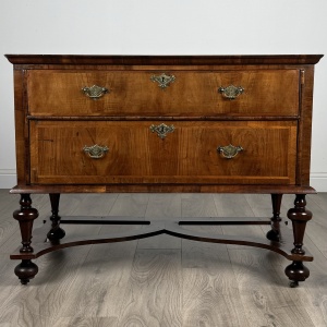 Antique 17th Century William And Mary Chest Of Drawers In Walnut