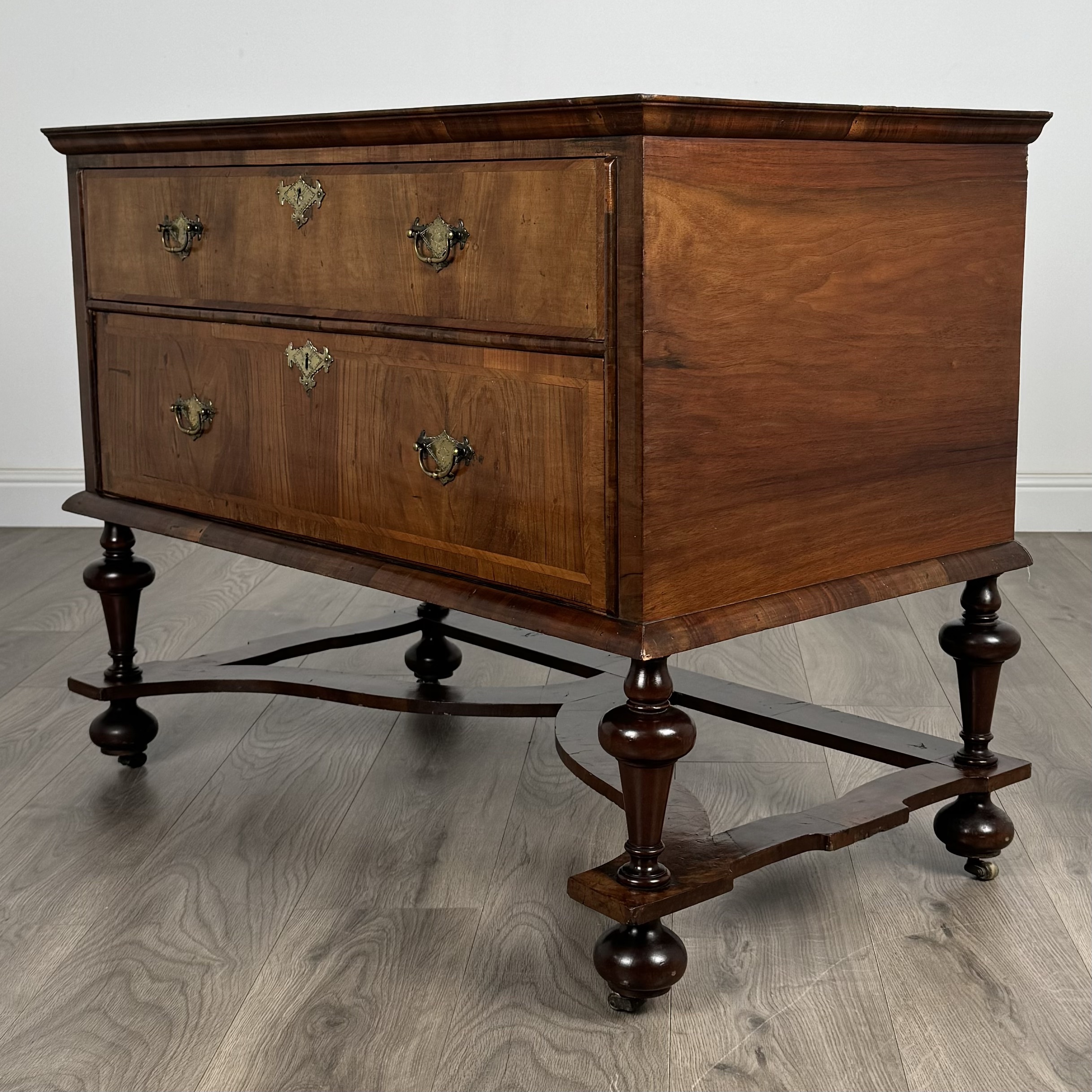Antique 17th Century William And Mary Chest Of Drawers In Walnut