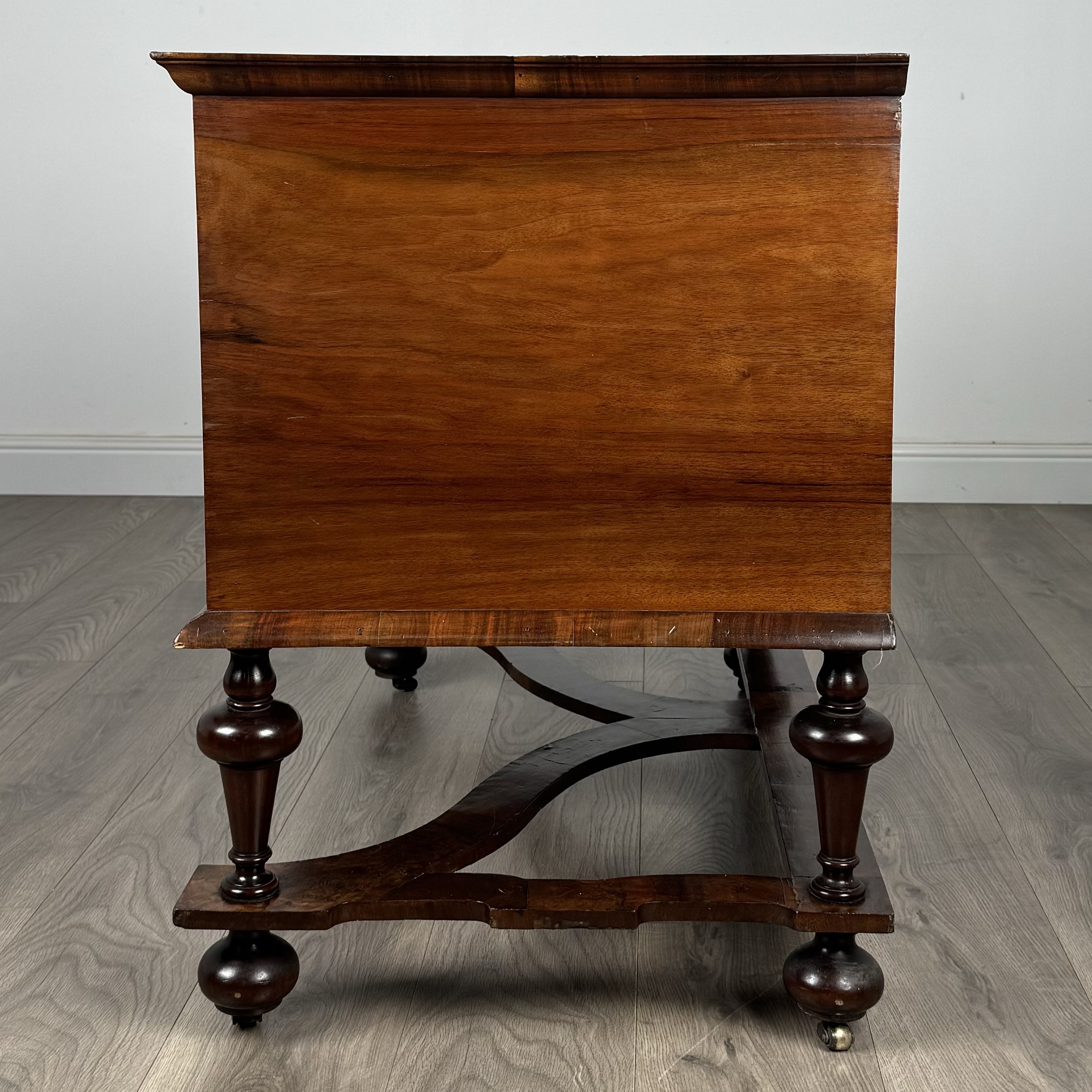 Antique 17th Century William And Mary Chest Of Drawers In Walnut