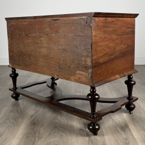Antique 17th Century William And Mary Chest Of Drawers In Walnut