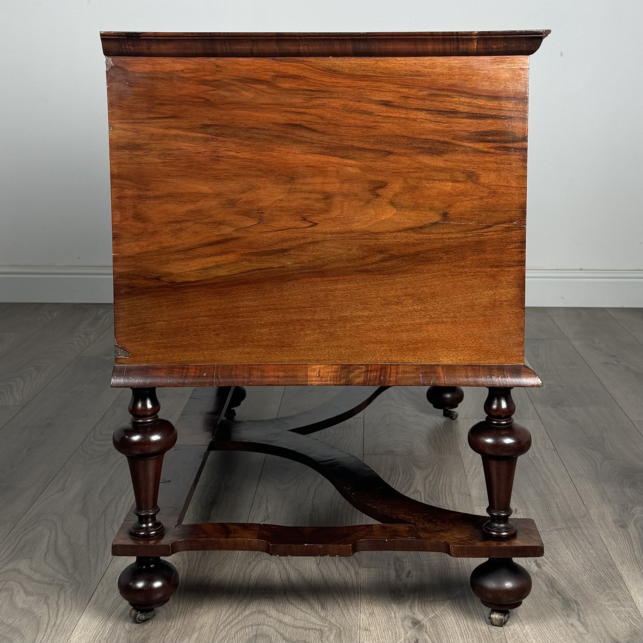 Antique 17th Century William And Mary Chest Of Drawers In Walnut