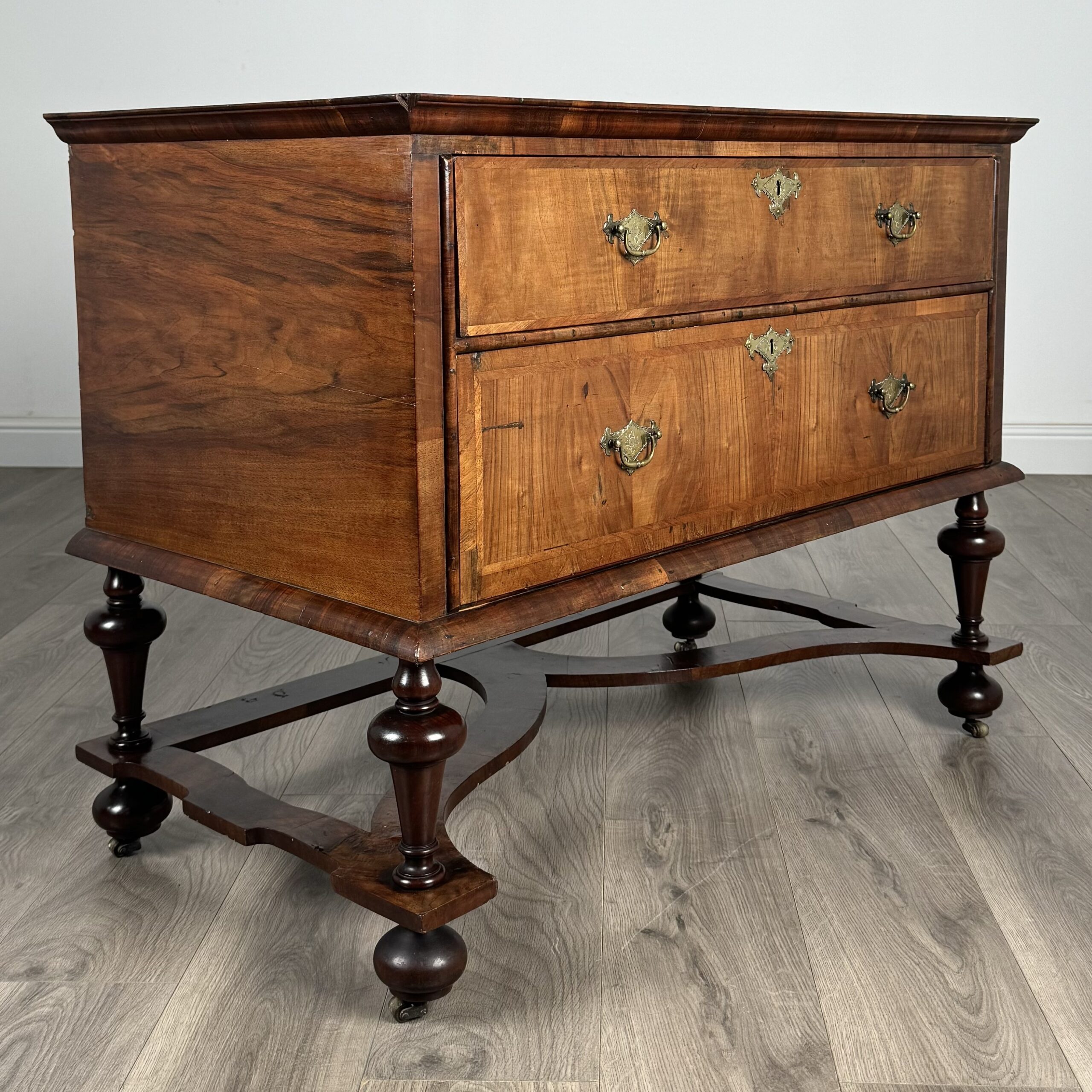 Antique 17th Century William And Mary Chest Of Drawers In Walnut