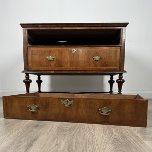 Antique 17th Century William And Mary Chest Of Drawers In Walnut