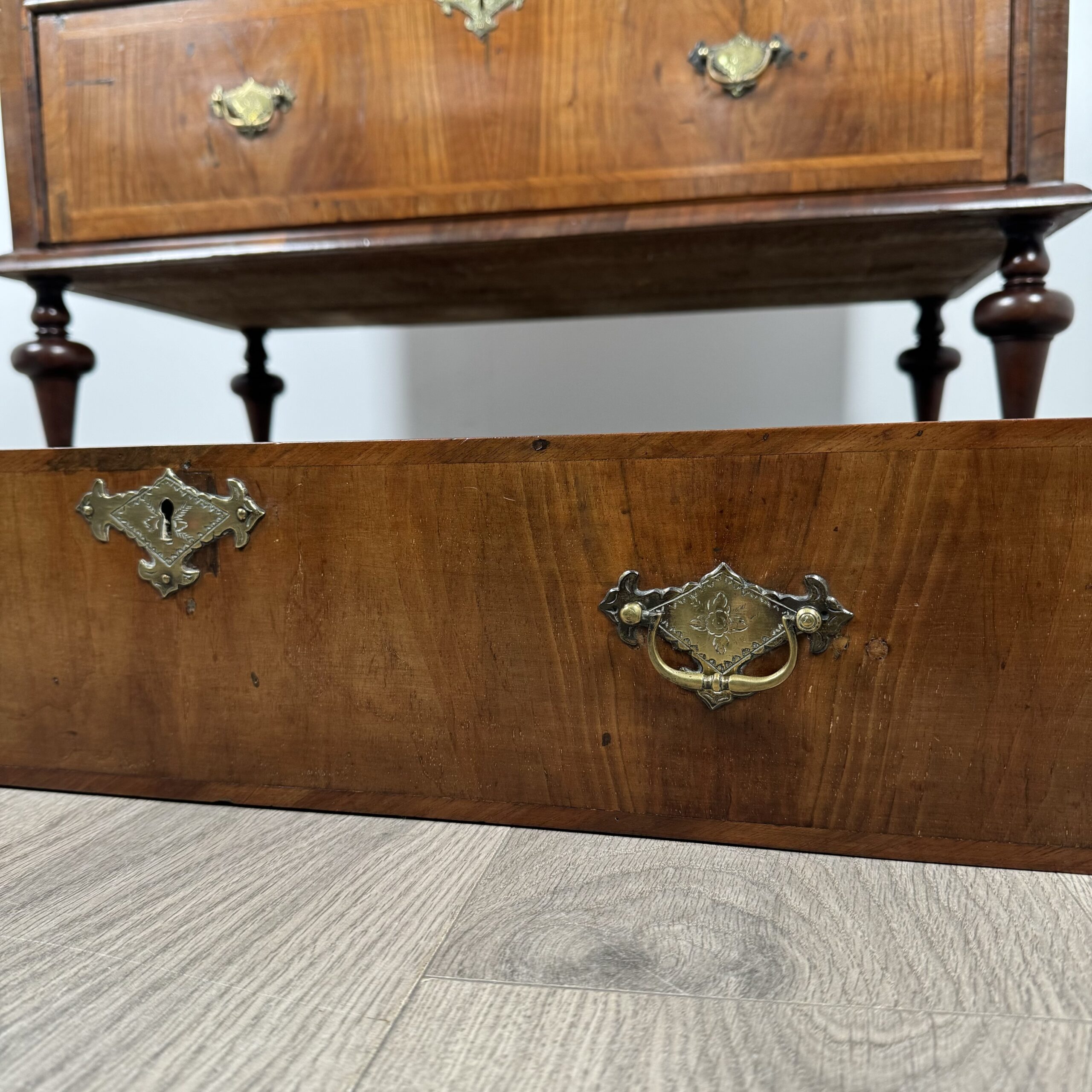 Antique 17th Century William And Mary Chest Of Drawers In Walnut